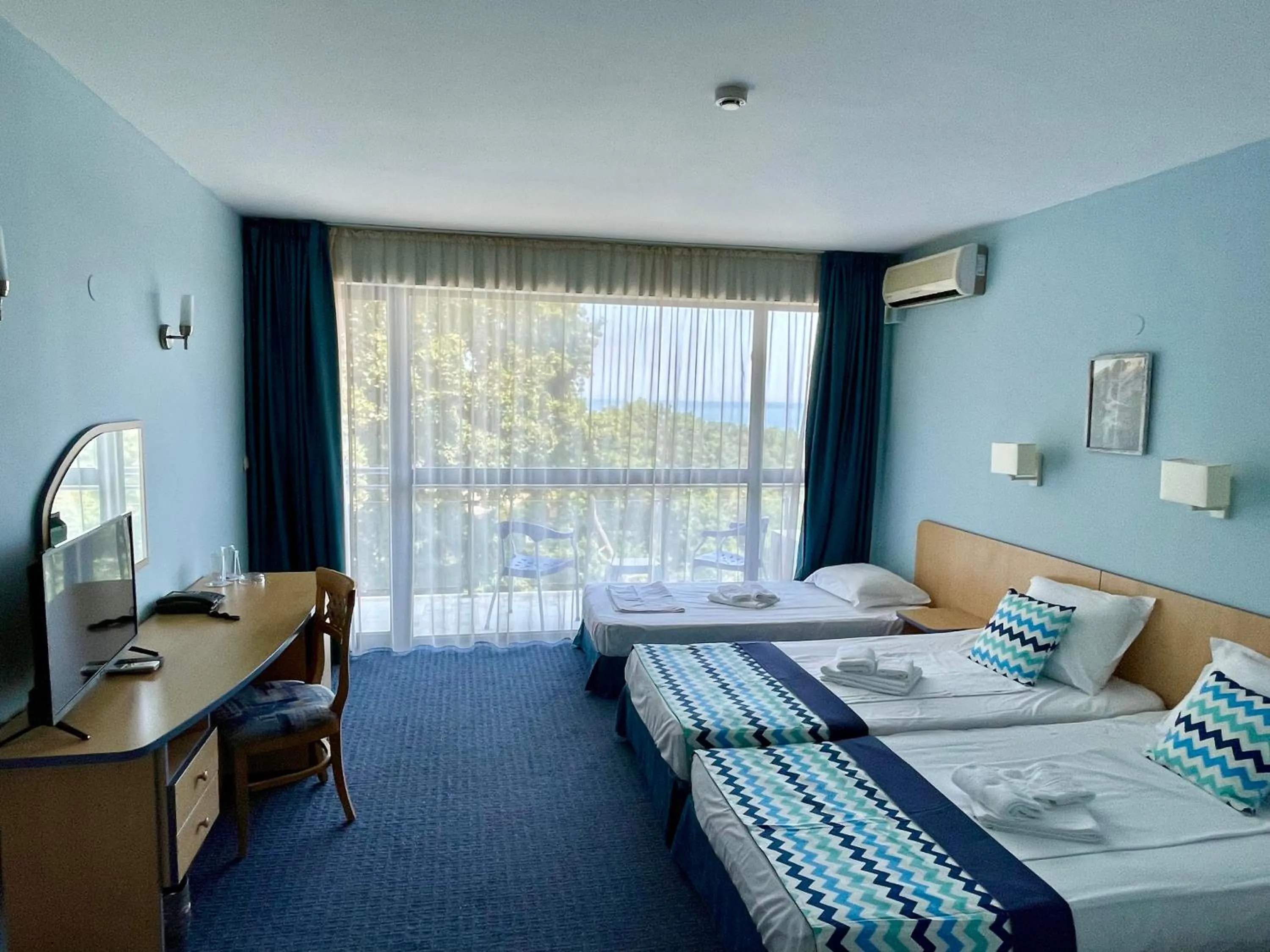 Communal lounge/ TV room, Bed in BSA Holiday Park Hotel - All Inclusive