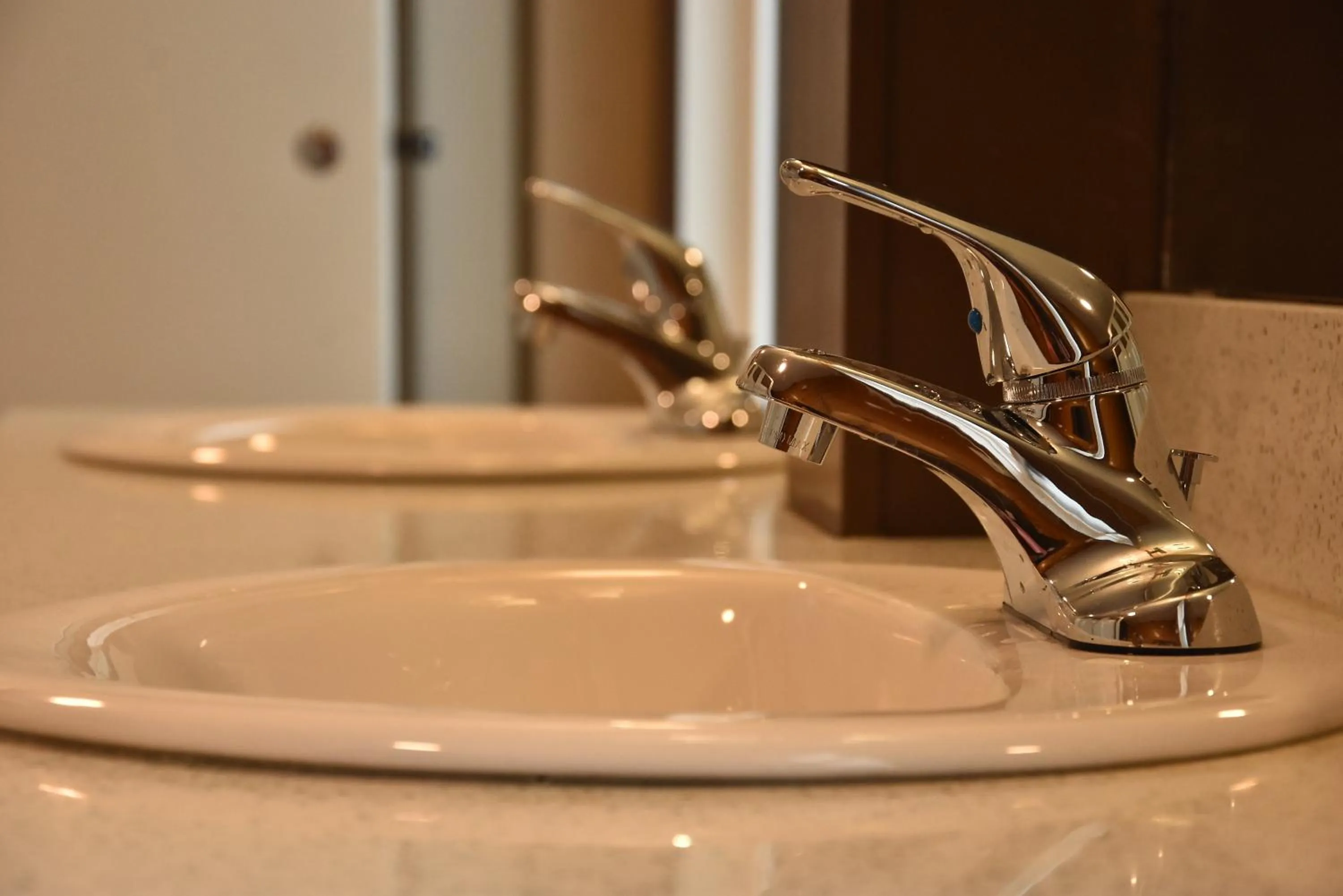 PARTY HOSTEL - The Canmore Hotel Hostel