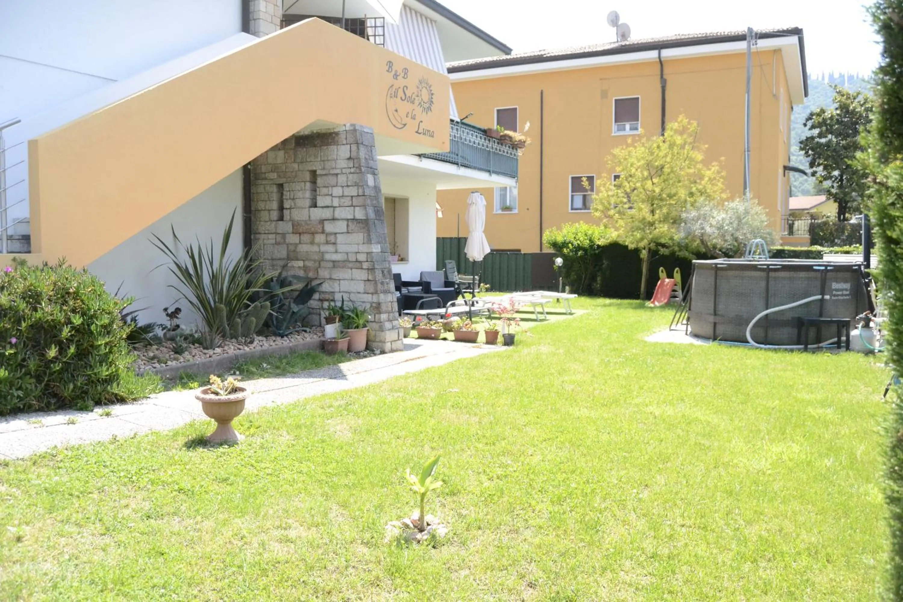 Property building in Il Sole e la Luna B&B in Garda