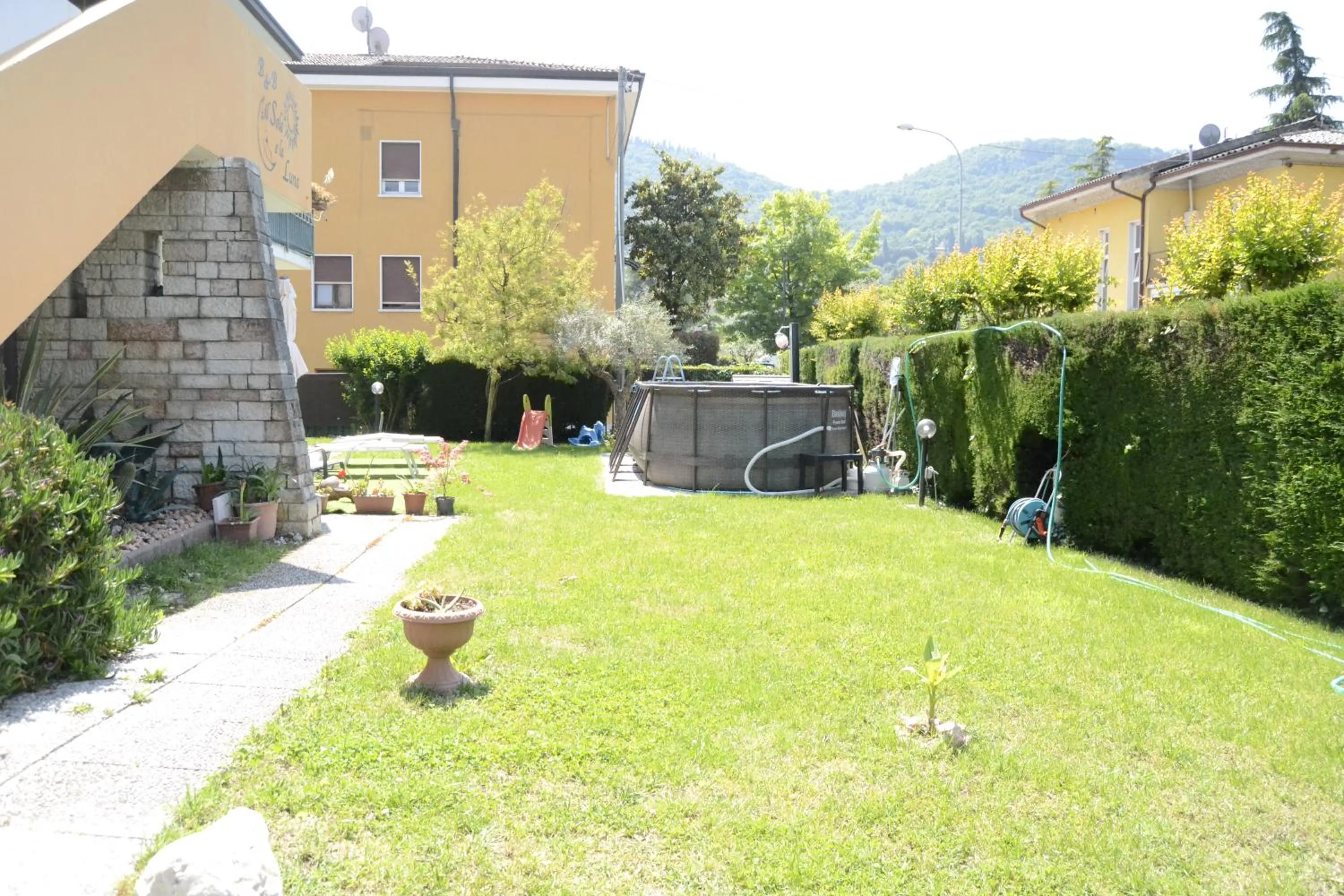 Swimming pool in Il Sole e la Luna B&B in Garda