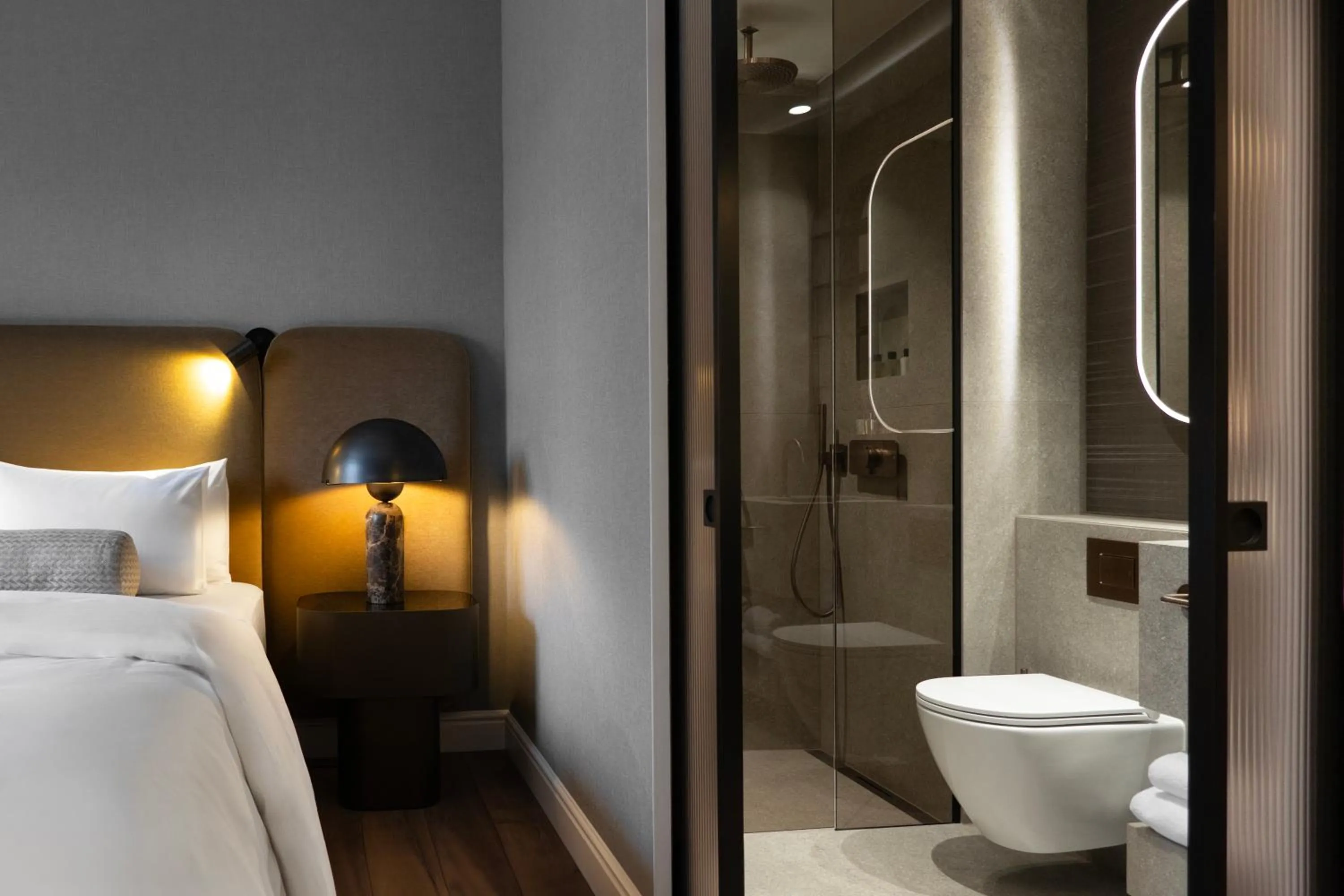 Shower, Bed in Park Lane Copenhagen