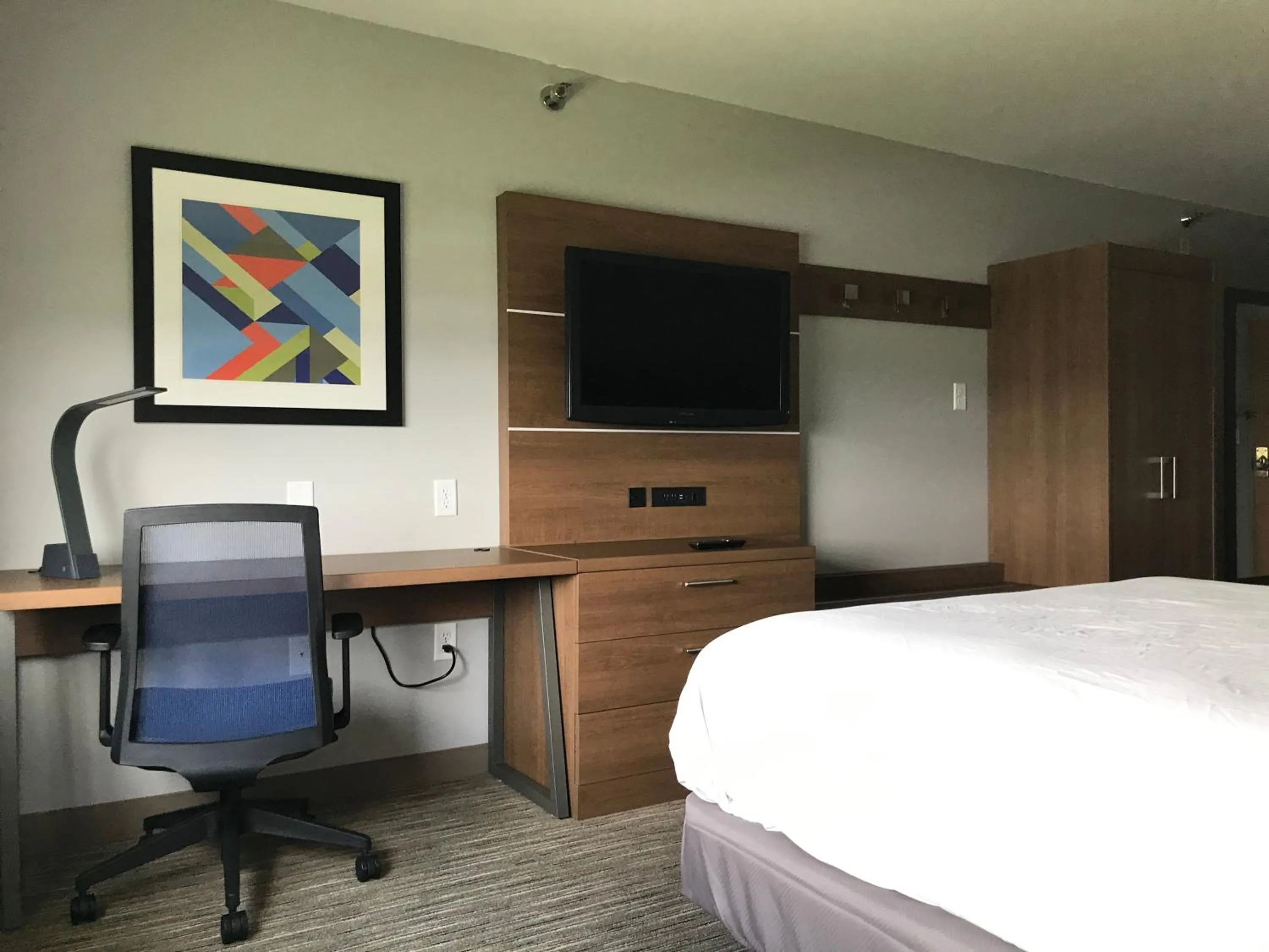 Bed in Holiday Inn Express - Toledo West - Napoleon by IHG