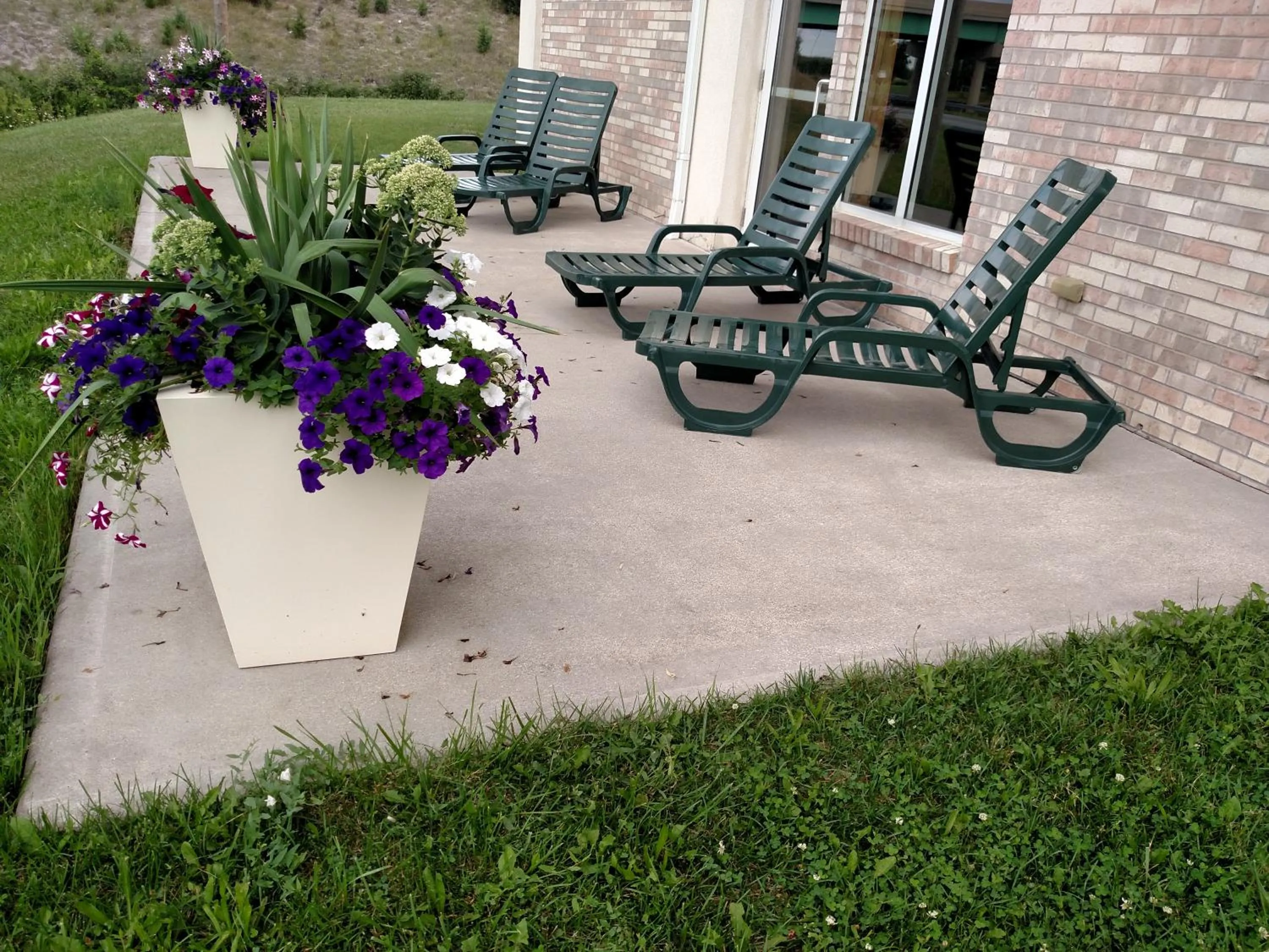 Balcony/Terrace in Holiday Inn Express - Toledo West - Napoleon by IHG