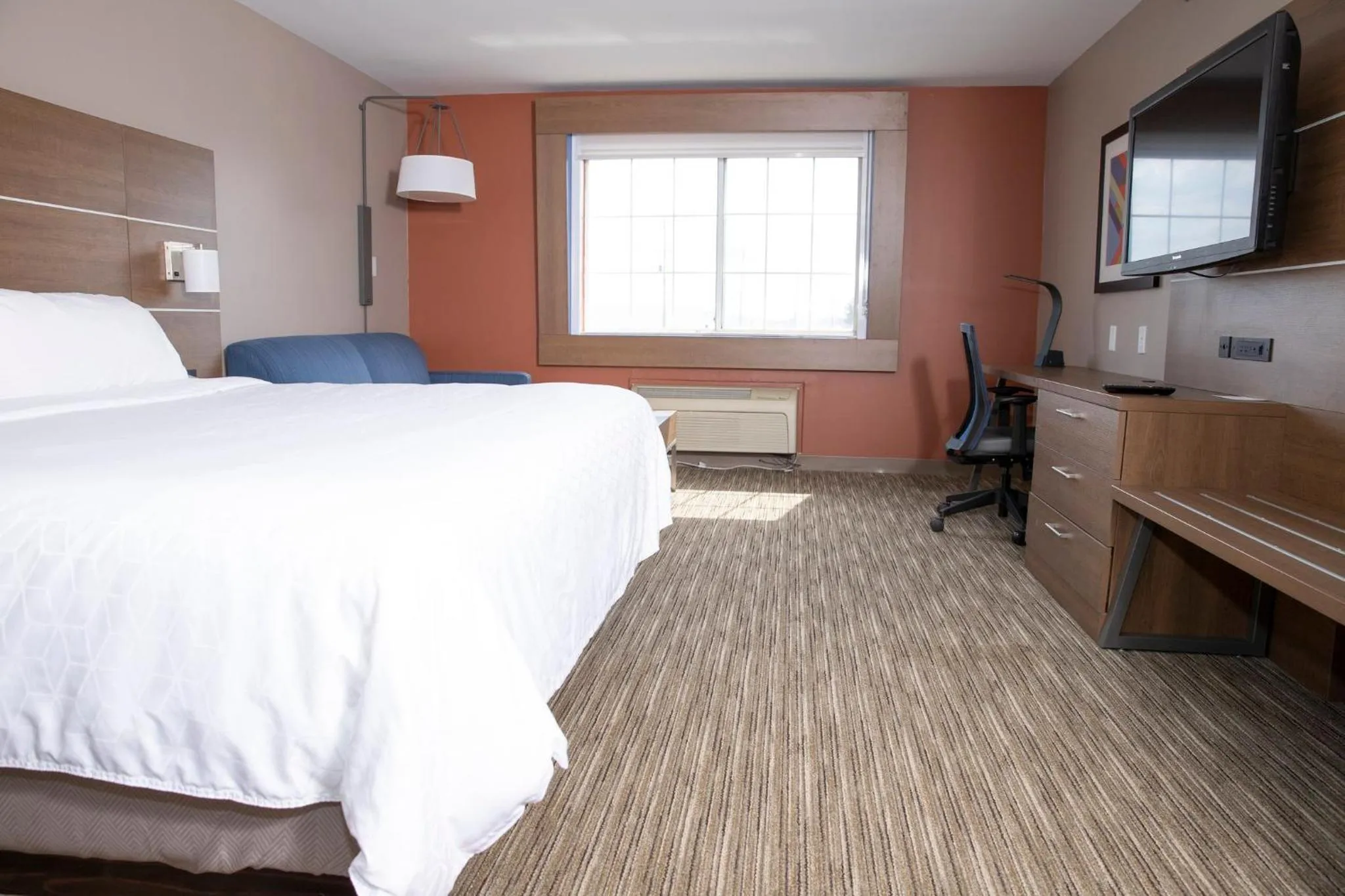 Photo of the whole room, Bed in Holiday Inn Express - Toledo West - Napoleon by IHG