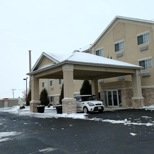 Facade/entrance in Holiday Inn Express - Toledo West - Napoleon by IHG