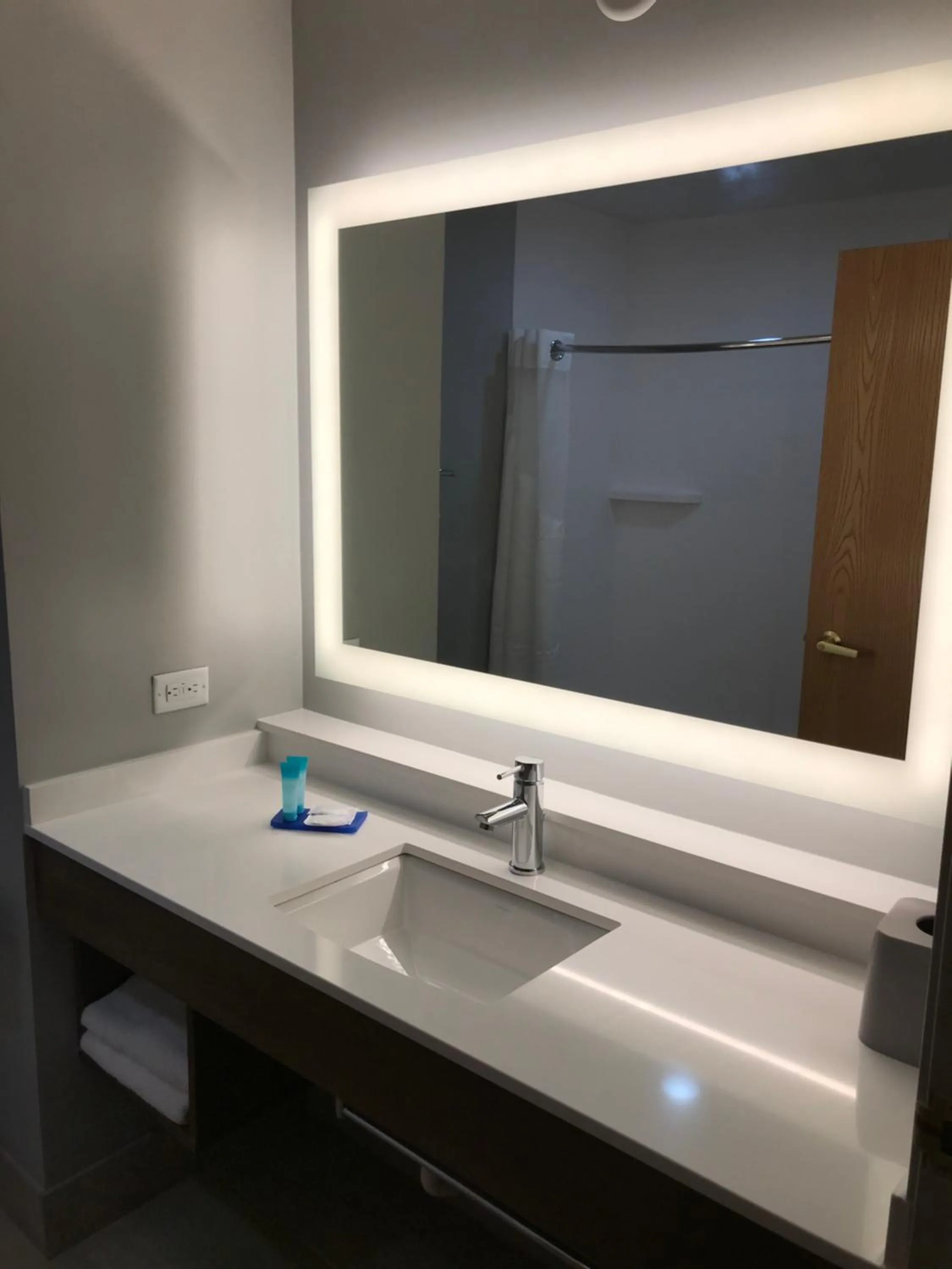 Holiday Inn Express - Toledo West - Napoleon by IHG