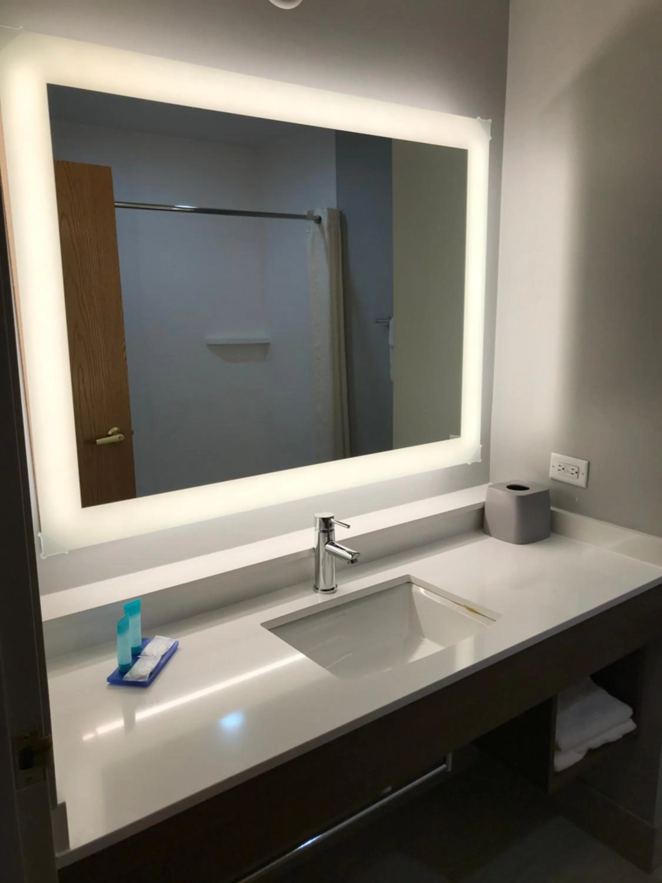 Holiday Inn Express - Toledo West - Napoleon by IHG