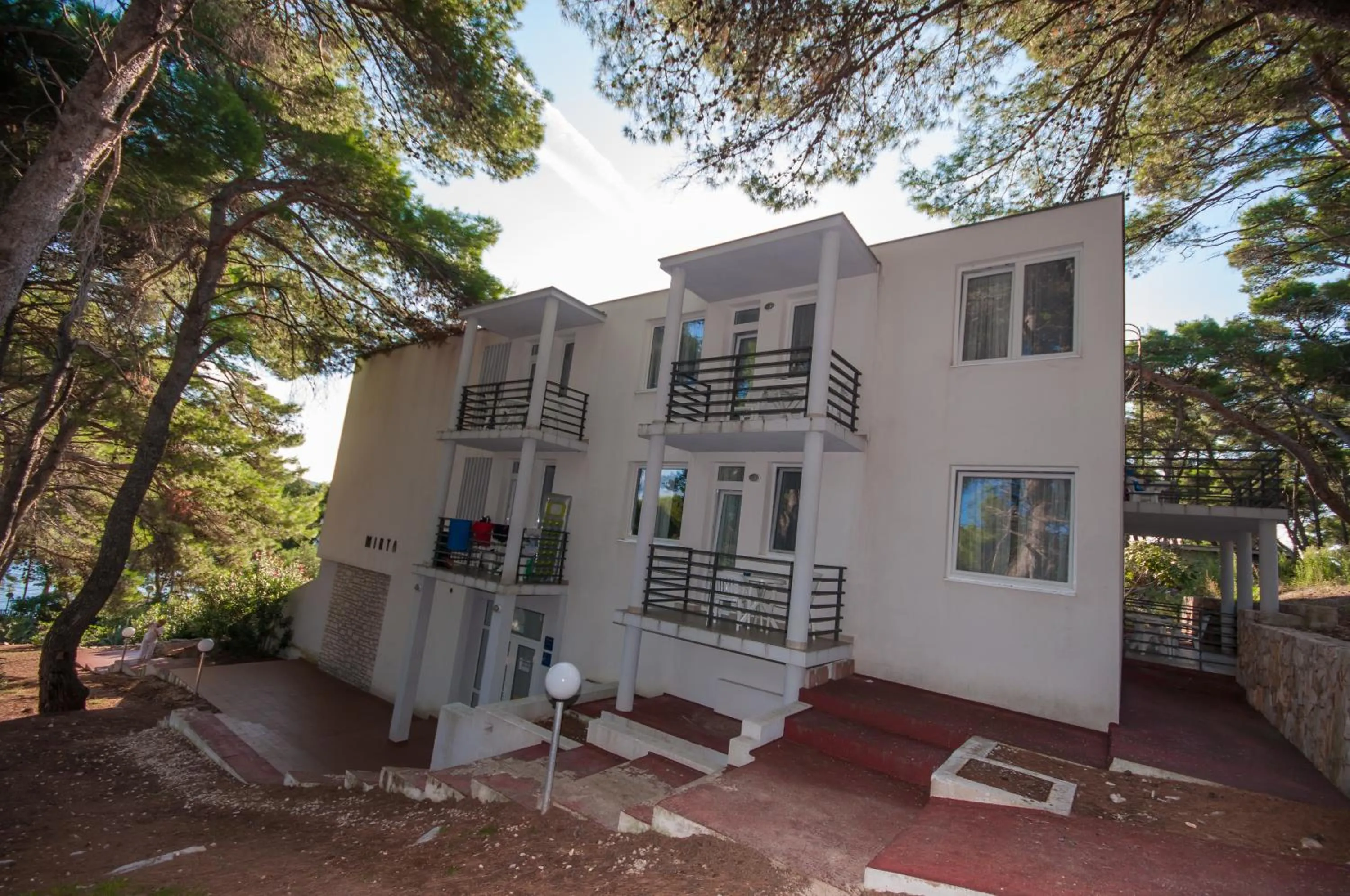Facade/entrance in Hotel Mirta