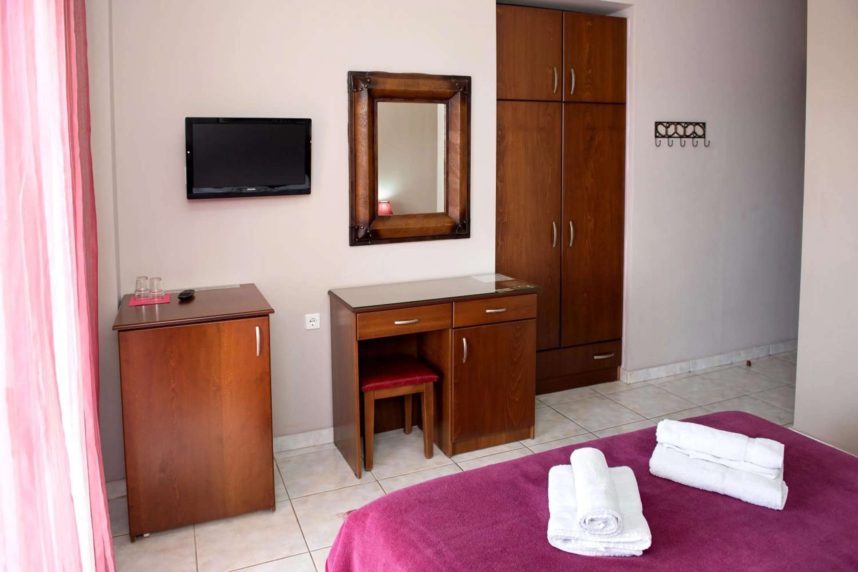 Bed in Hotel Philippion