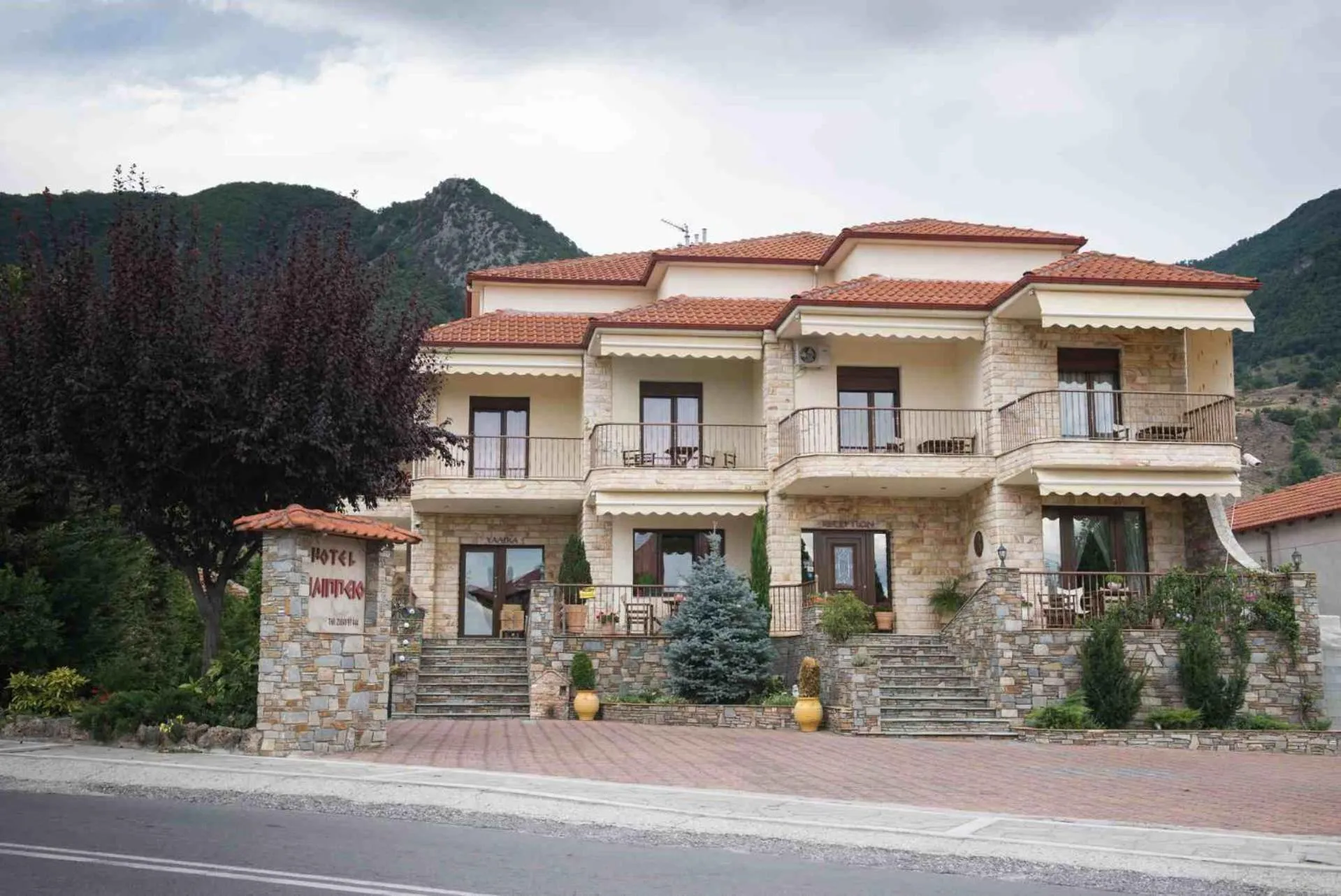 Facade/entrance in Hotel Philippion