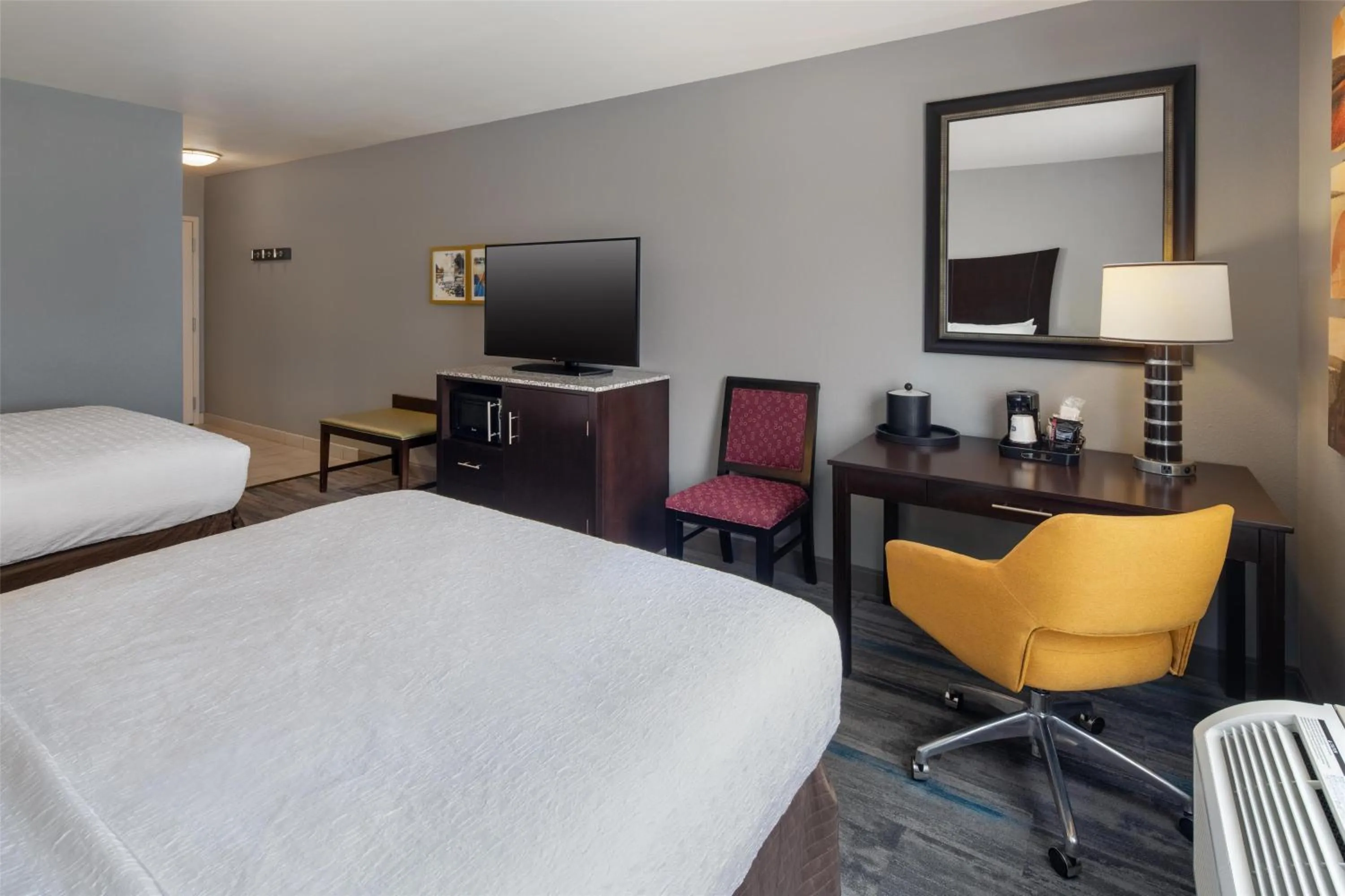 Bedroom, Bed in Hampton Inn Seneca Falls