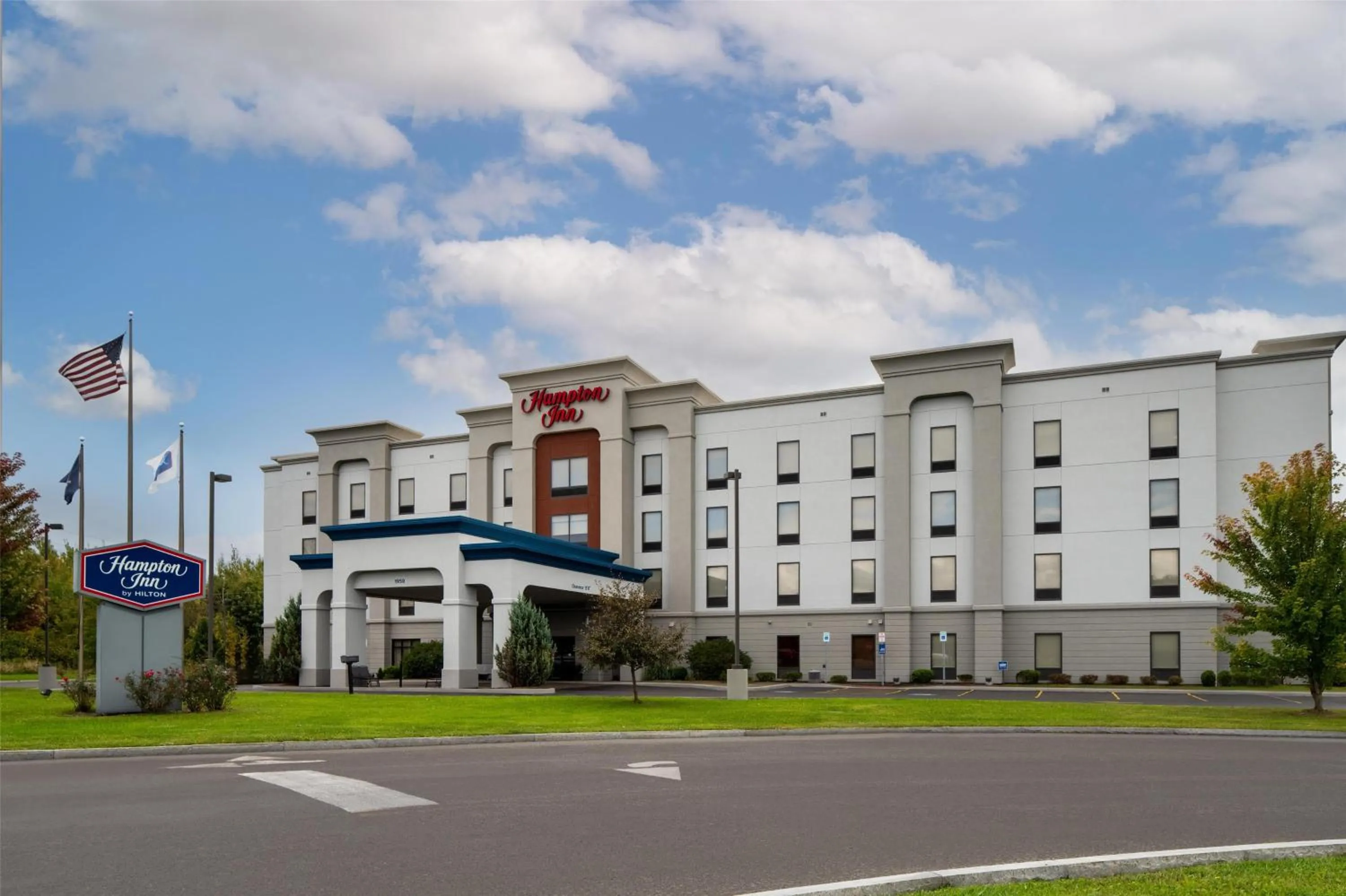 Property building in Hampton Inn Seneca Falls