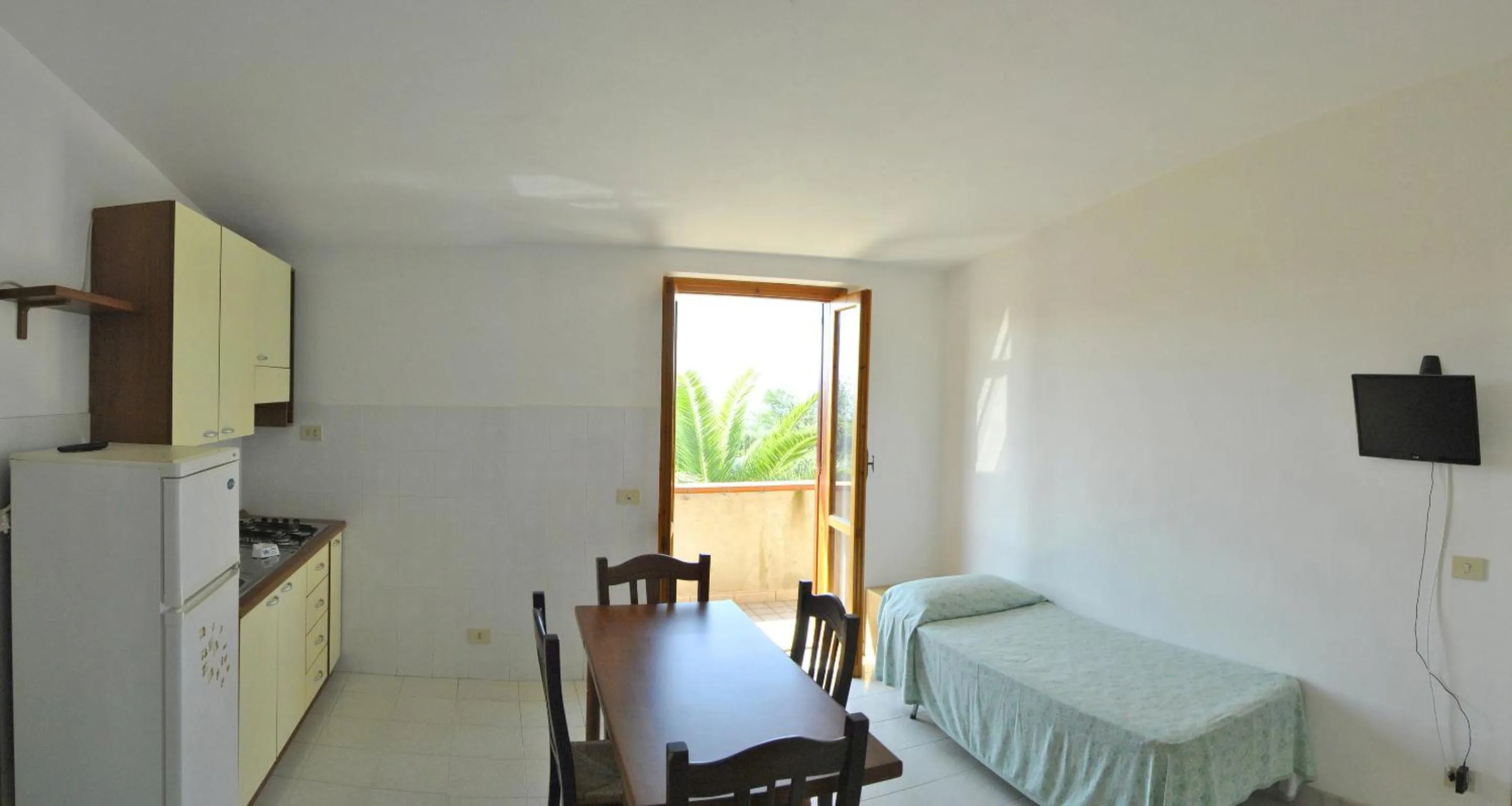 Kitchen or kitchenette, Bed in C'era Una Volta