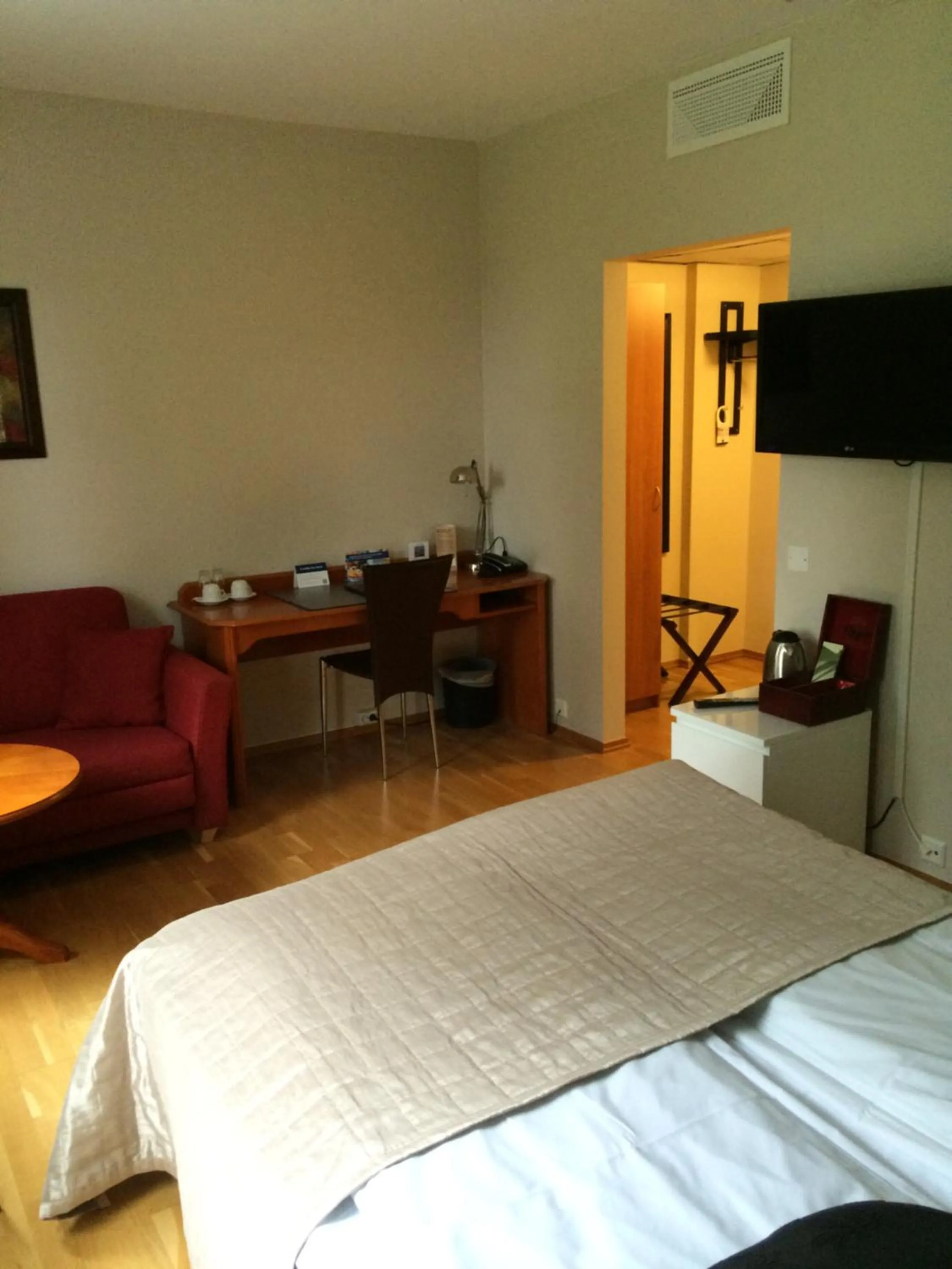 TV and multimedia, Bed in Nordfjord Hotell - Bryggen