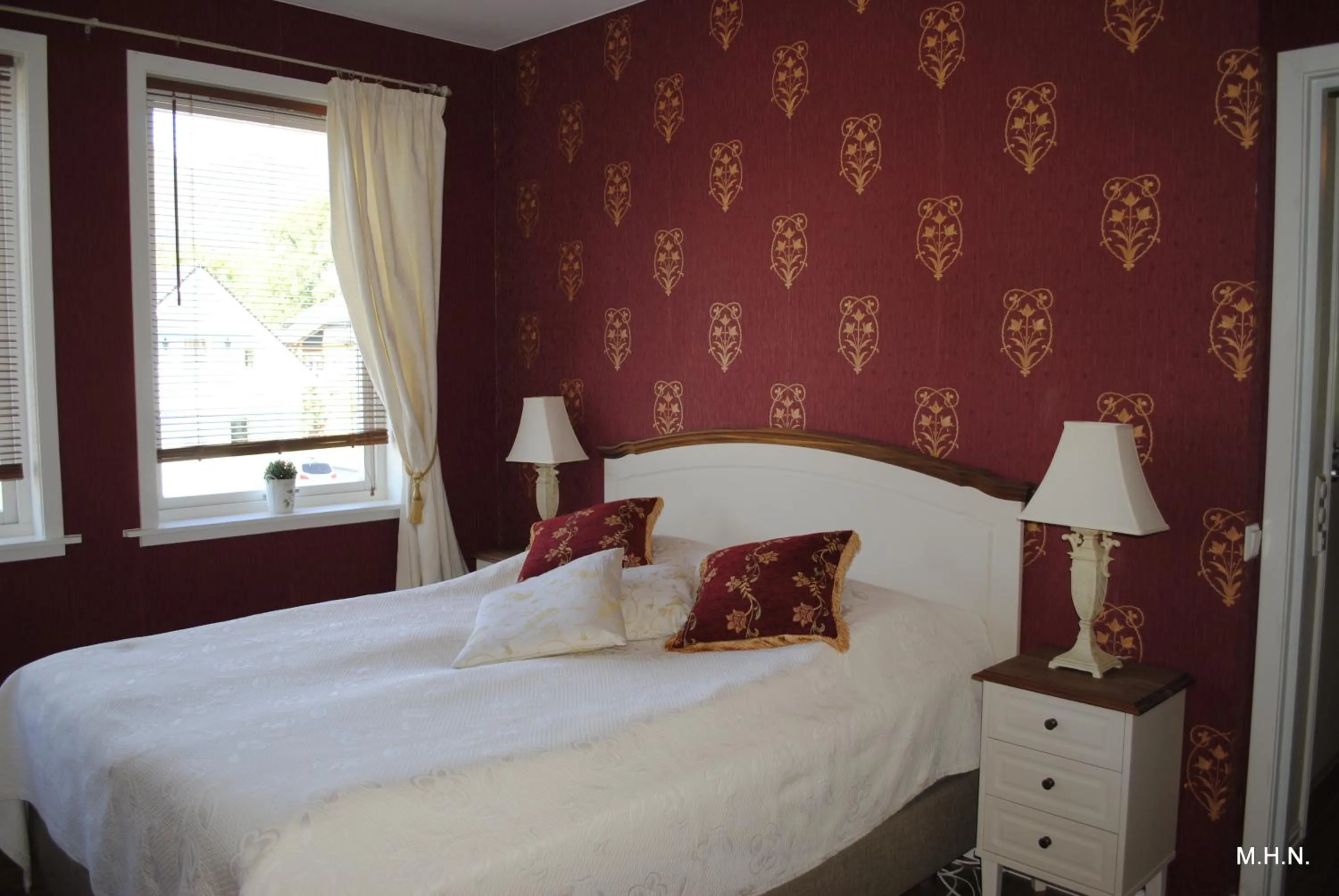 Bedroom, Bed in Nordfjord Hotell - Bryggen
