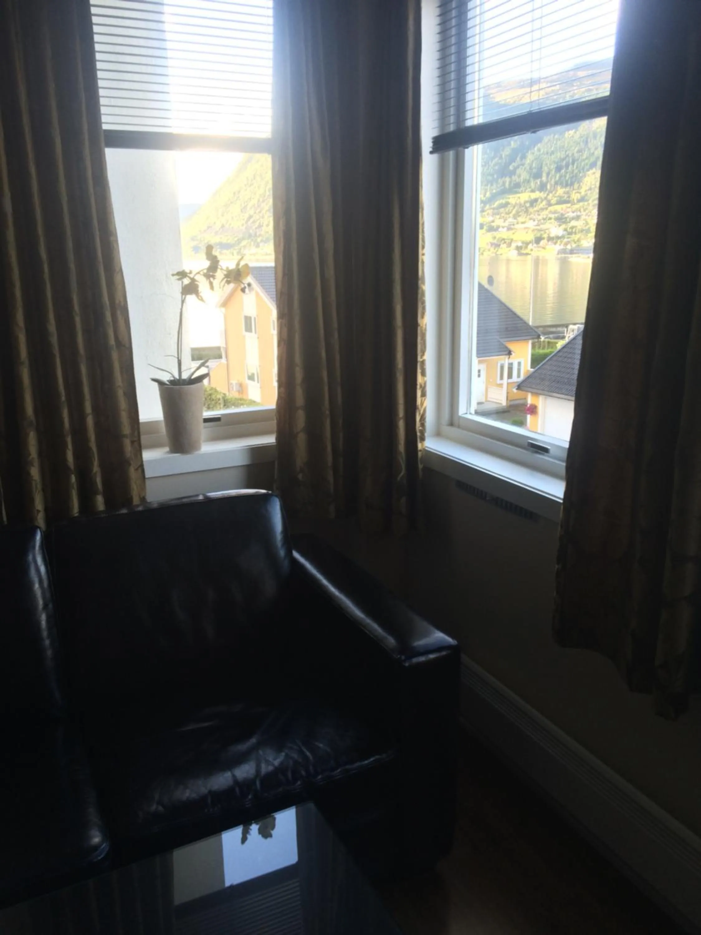 Seating area in Nordfjord Hotell - Bryggen