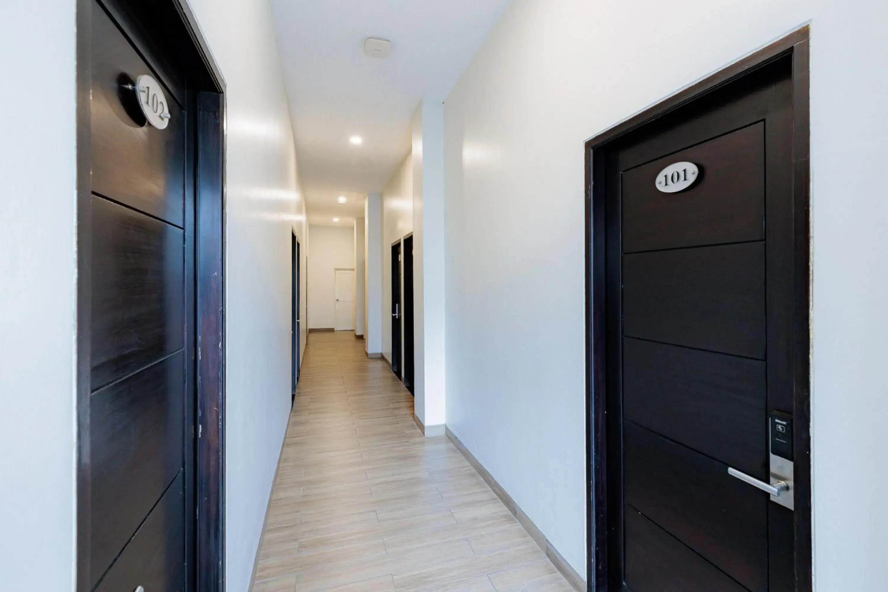 Property building in RedDoorz near Taman Palem Property building in RedDoorz near Taman Palem