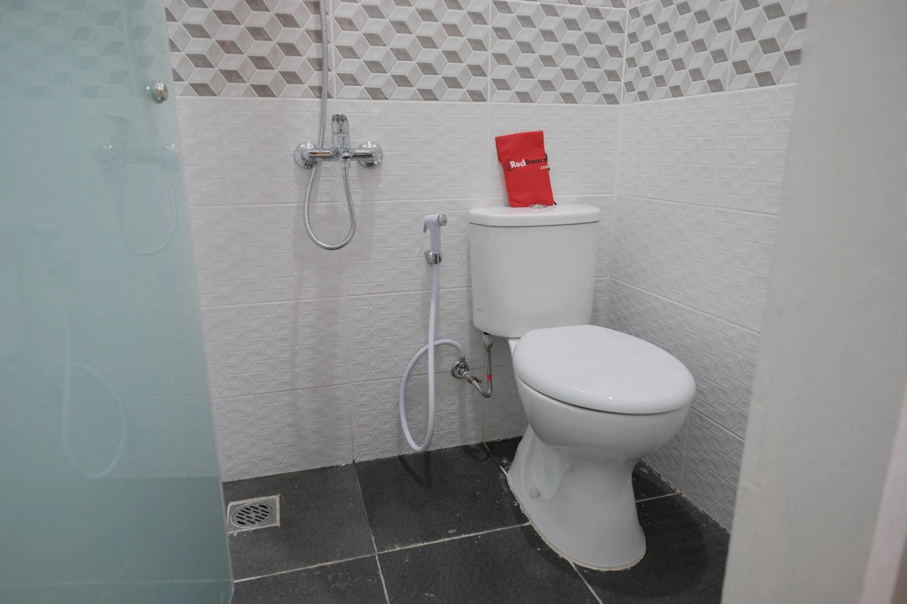 Bathroom in RedDoorz near Taman Palem