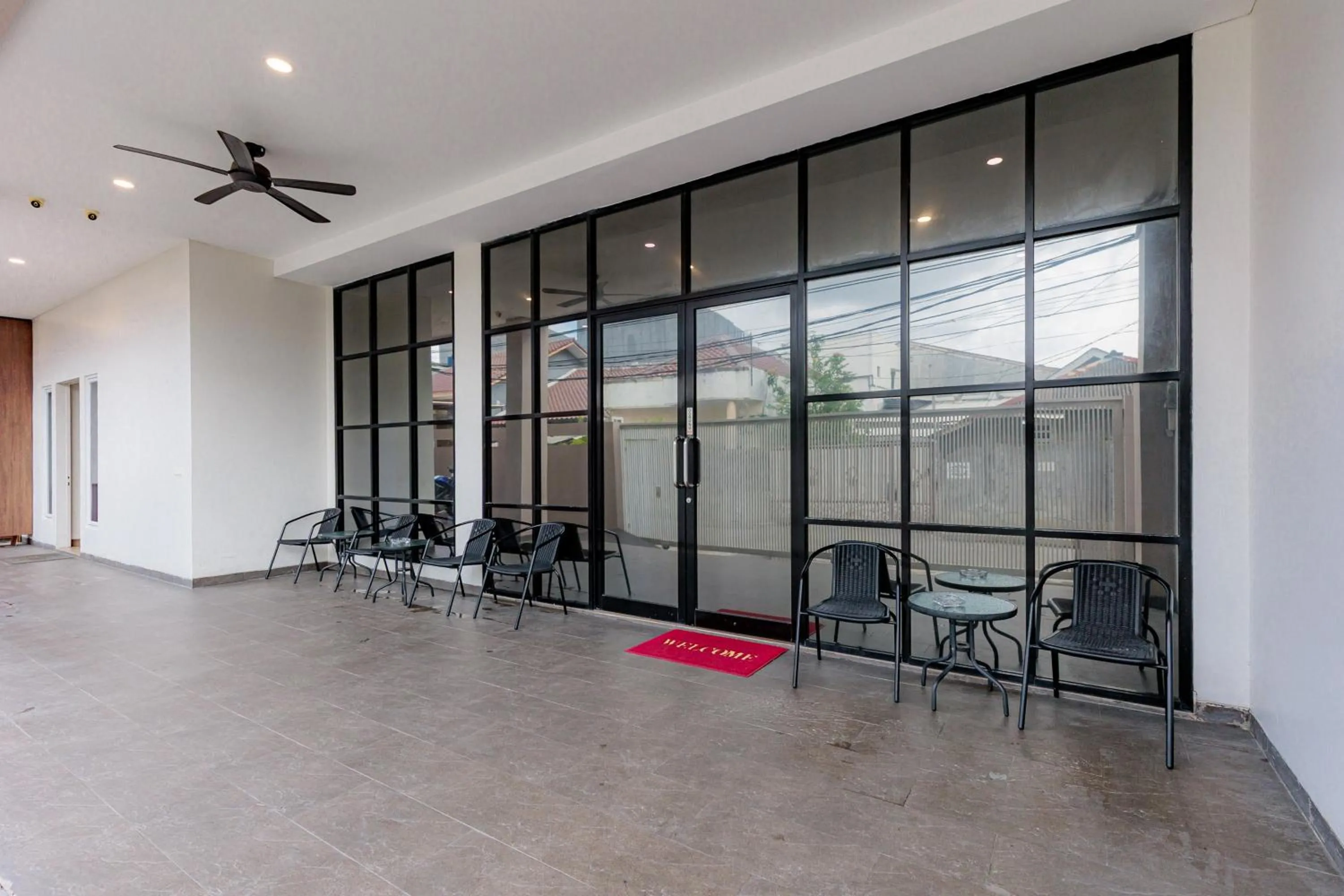 Facade/entrance in RedDoorz near Taman Palem