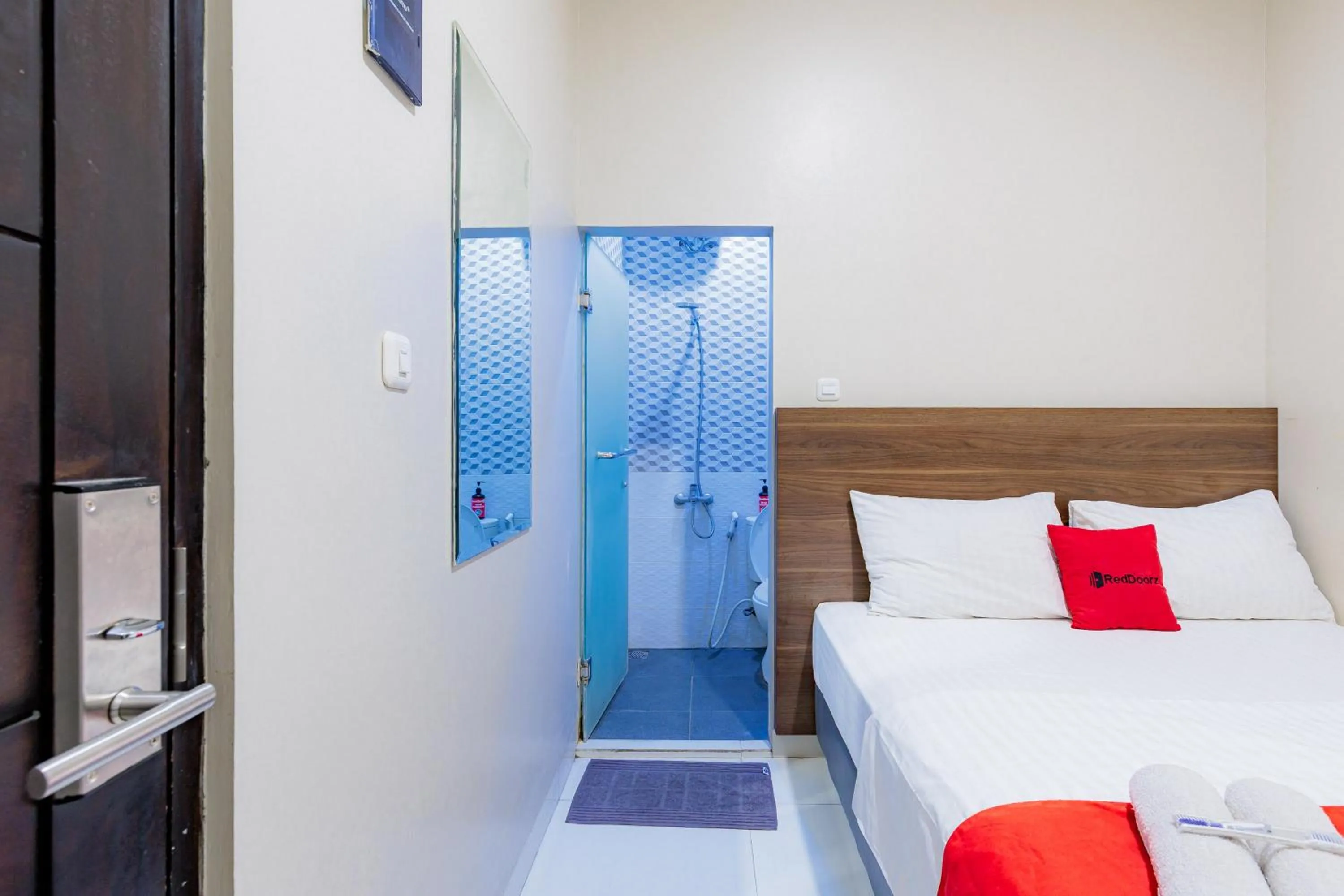 Bedroom, Bed in RedDoorz near Taman Palem