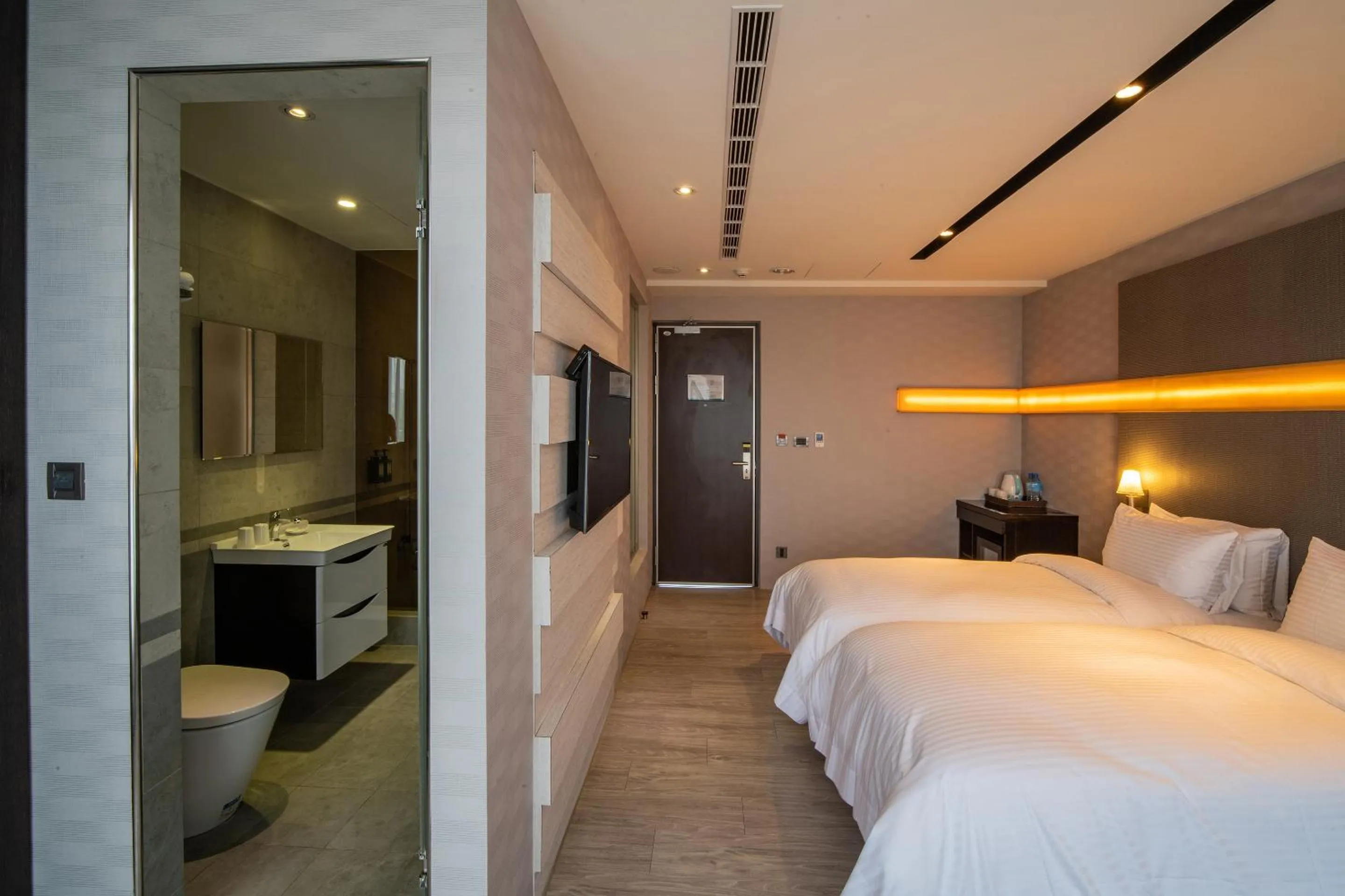 Bathroom, Bed in Fengjia Hotel Bell