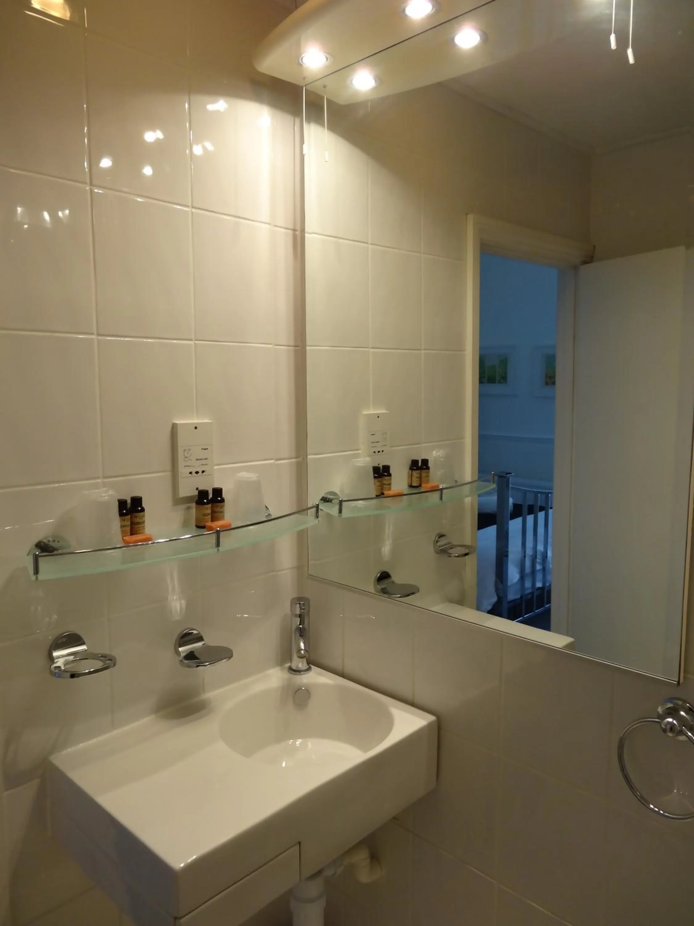 Bathroom in Paskins Town House