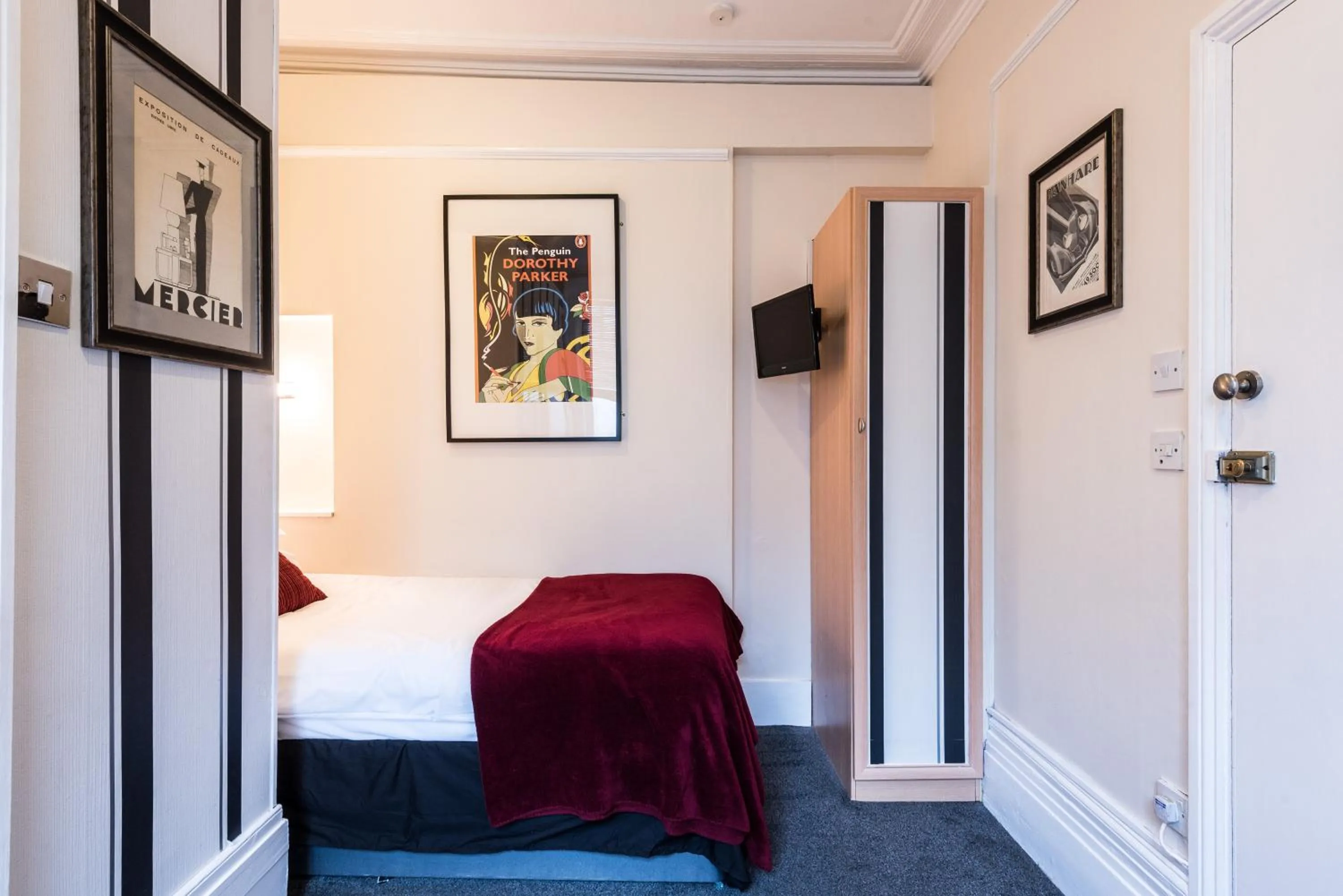 Photo of the whole room, Bed in Paskins Town House