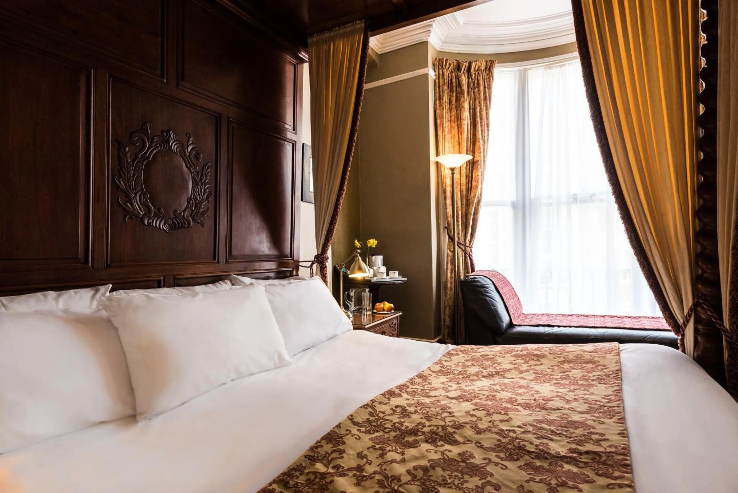 Day, Bed in Paskins Town House