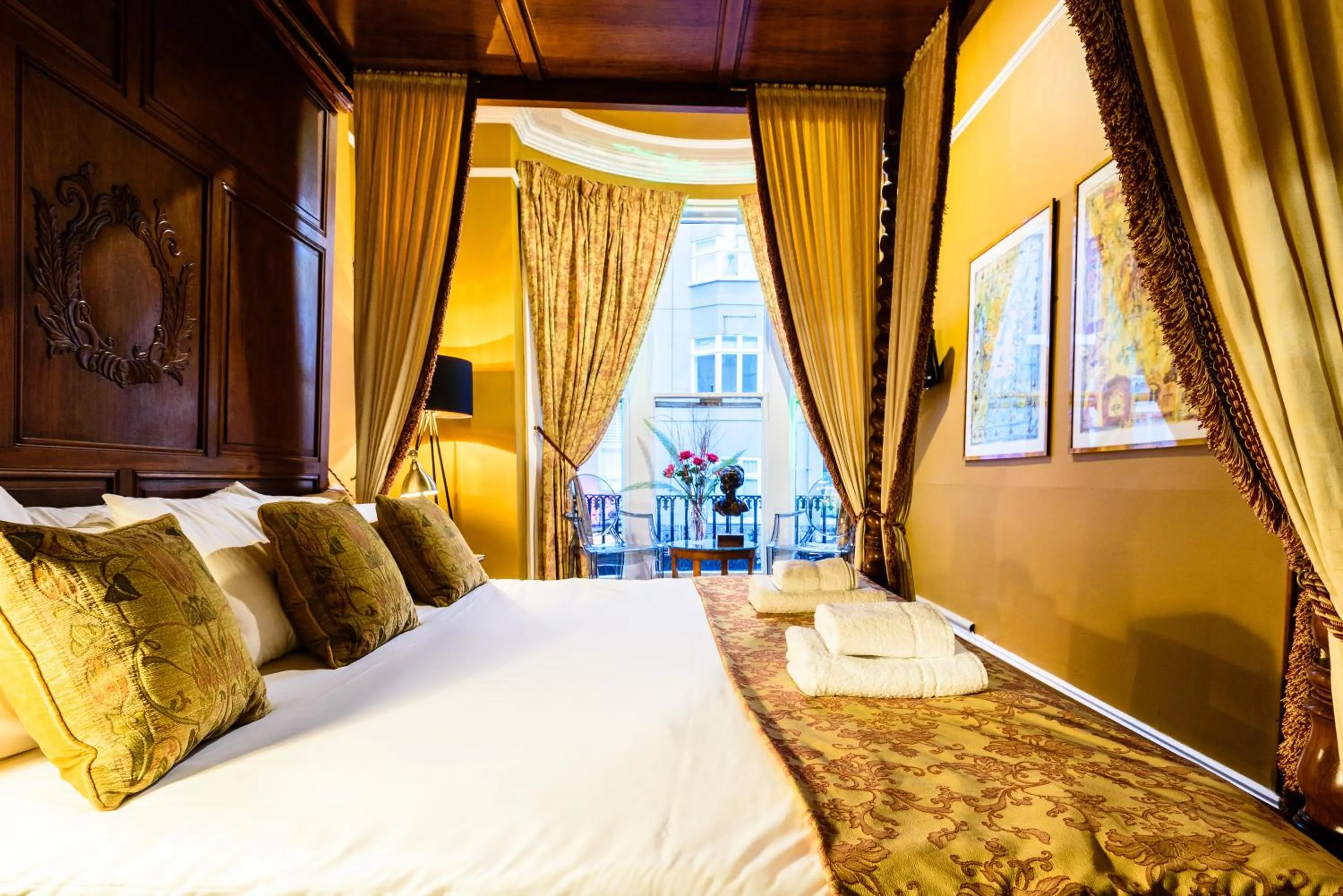 Bedroom, Bed in Paskins Town House