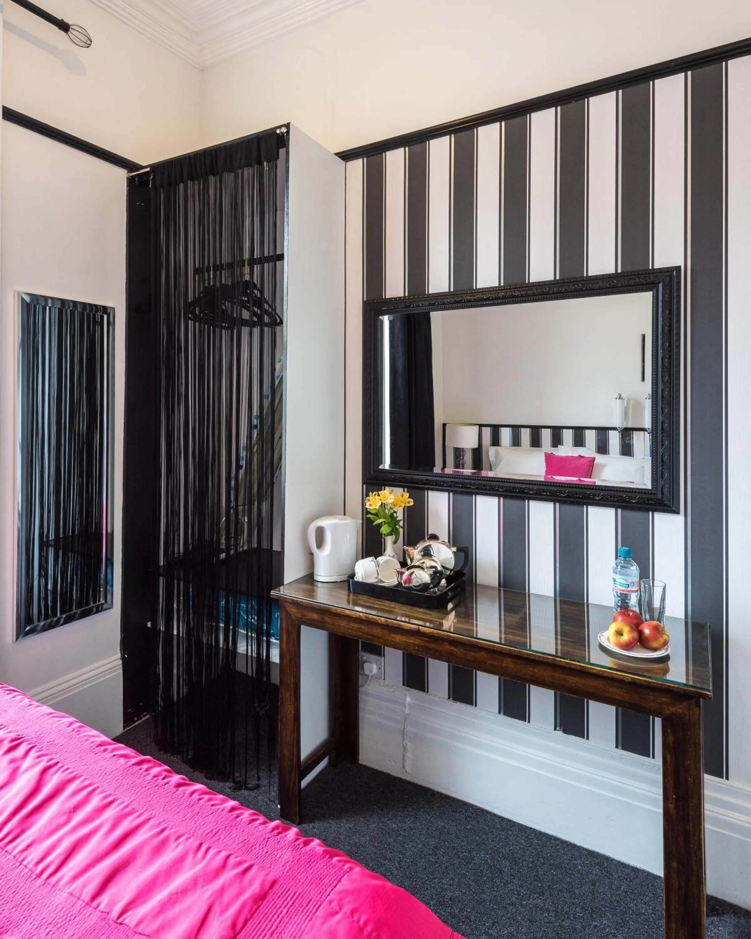 Decorative detail, Bed in Paskins Town House