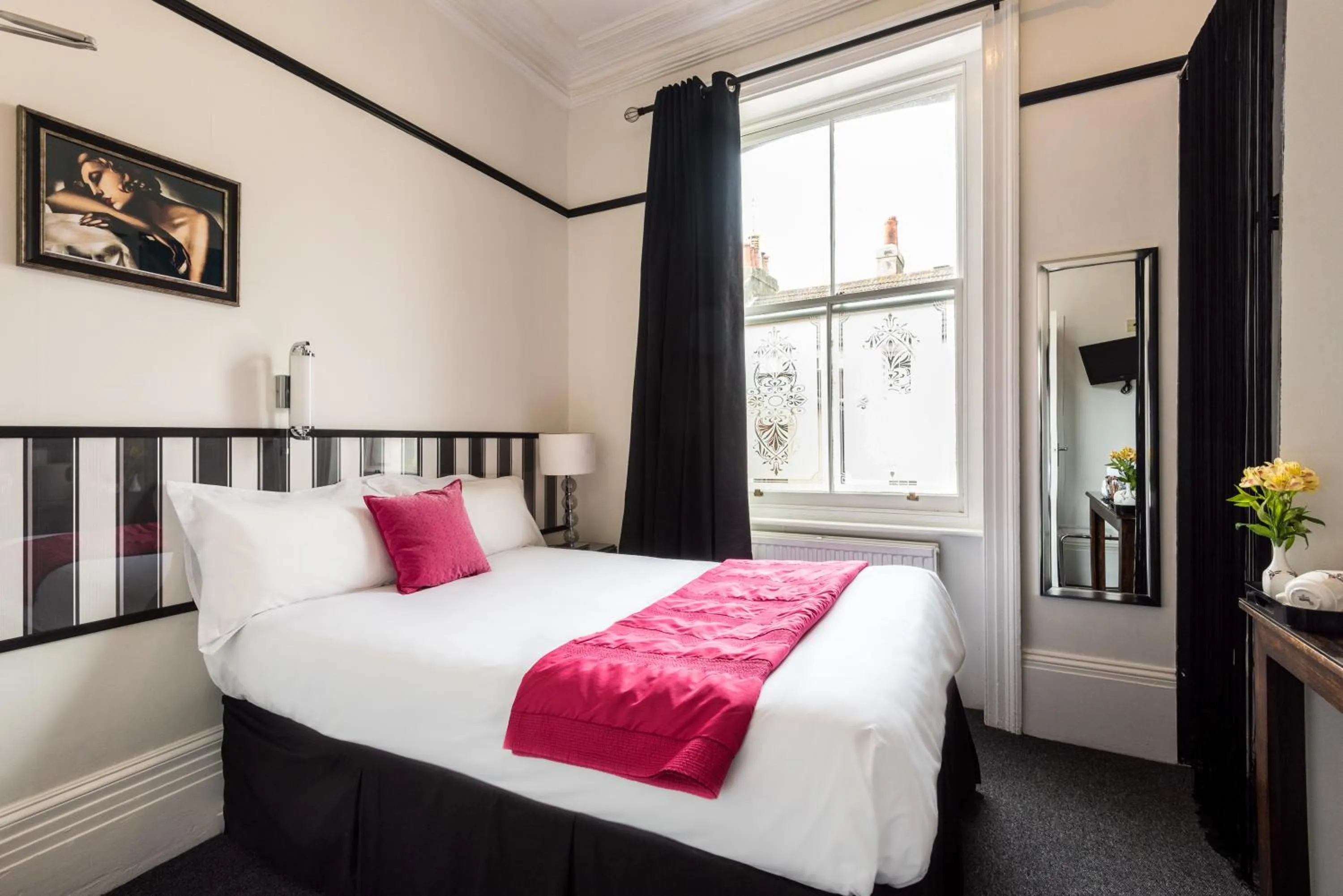 Day, Bed in Paskins Town House