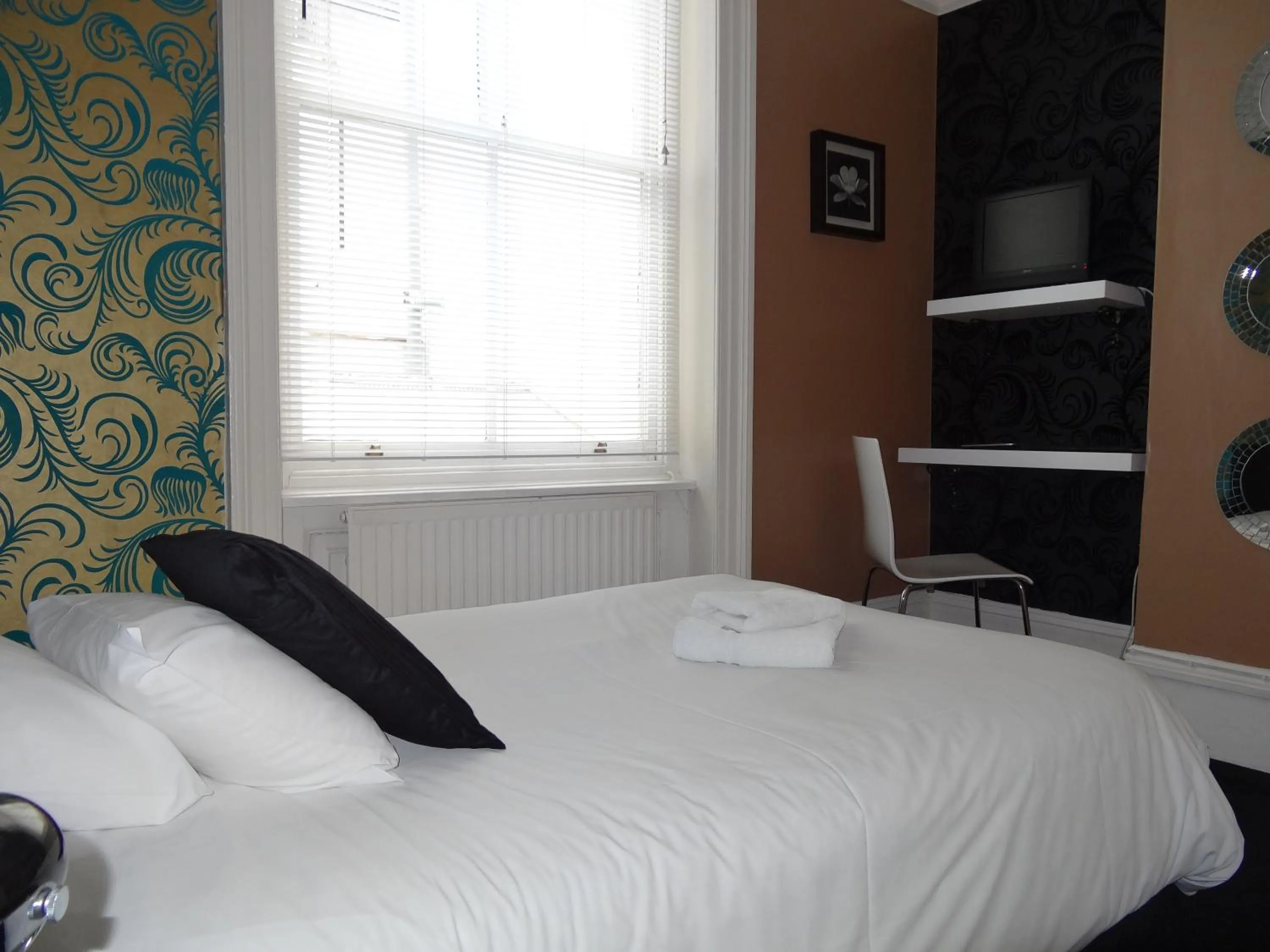 Bedroom, Bed in Paskins Town House