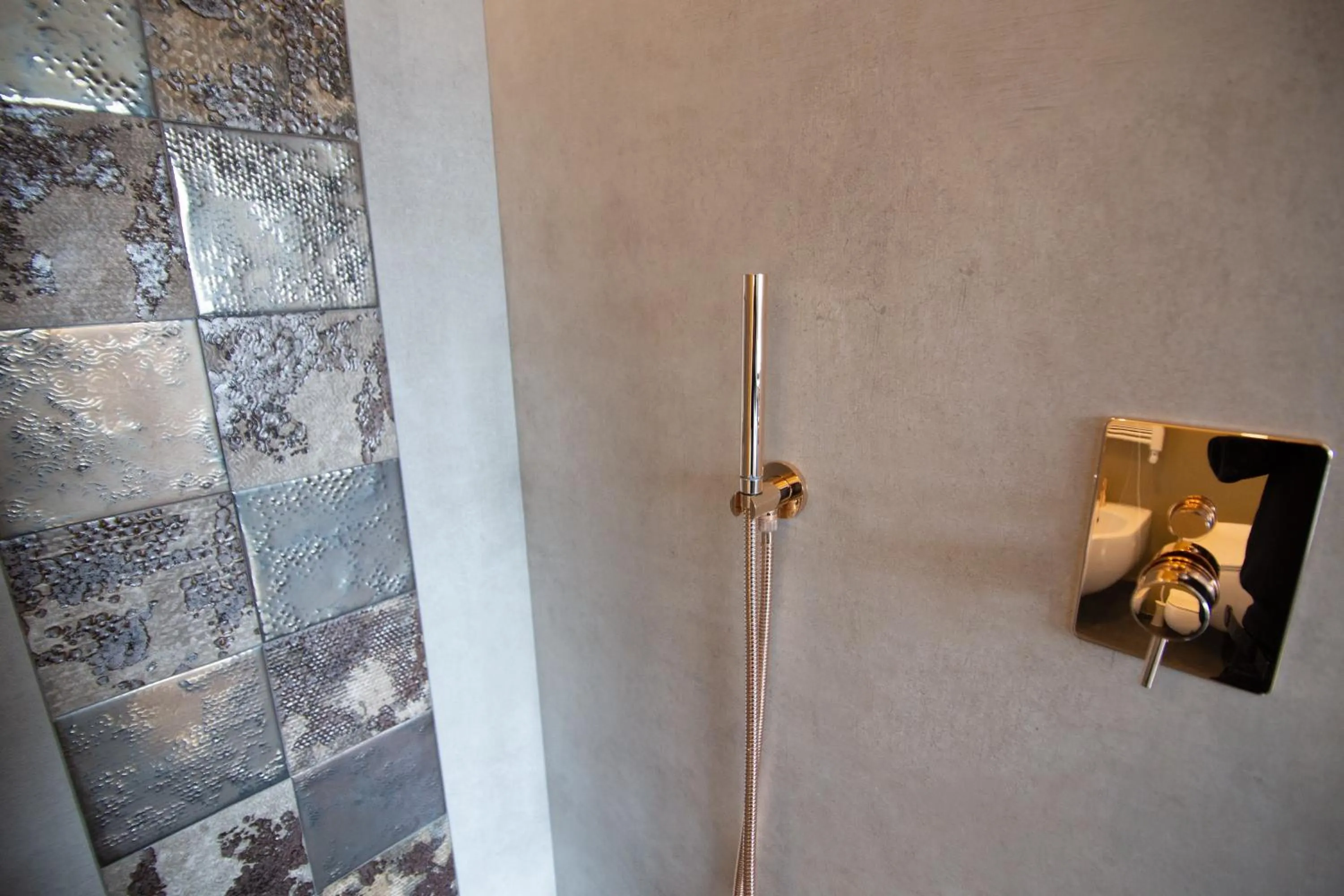 Shower in napoliurbansuite