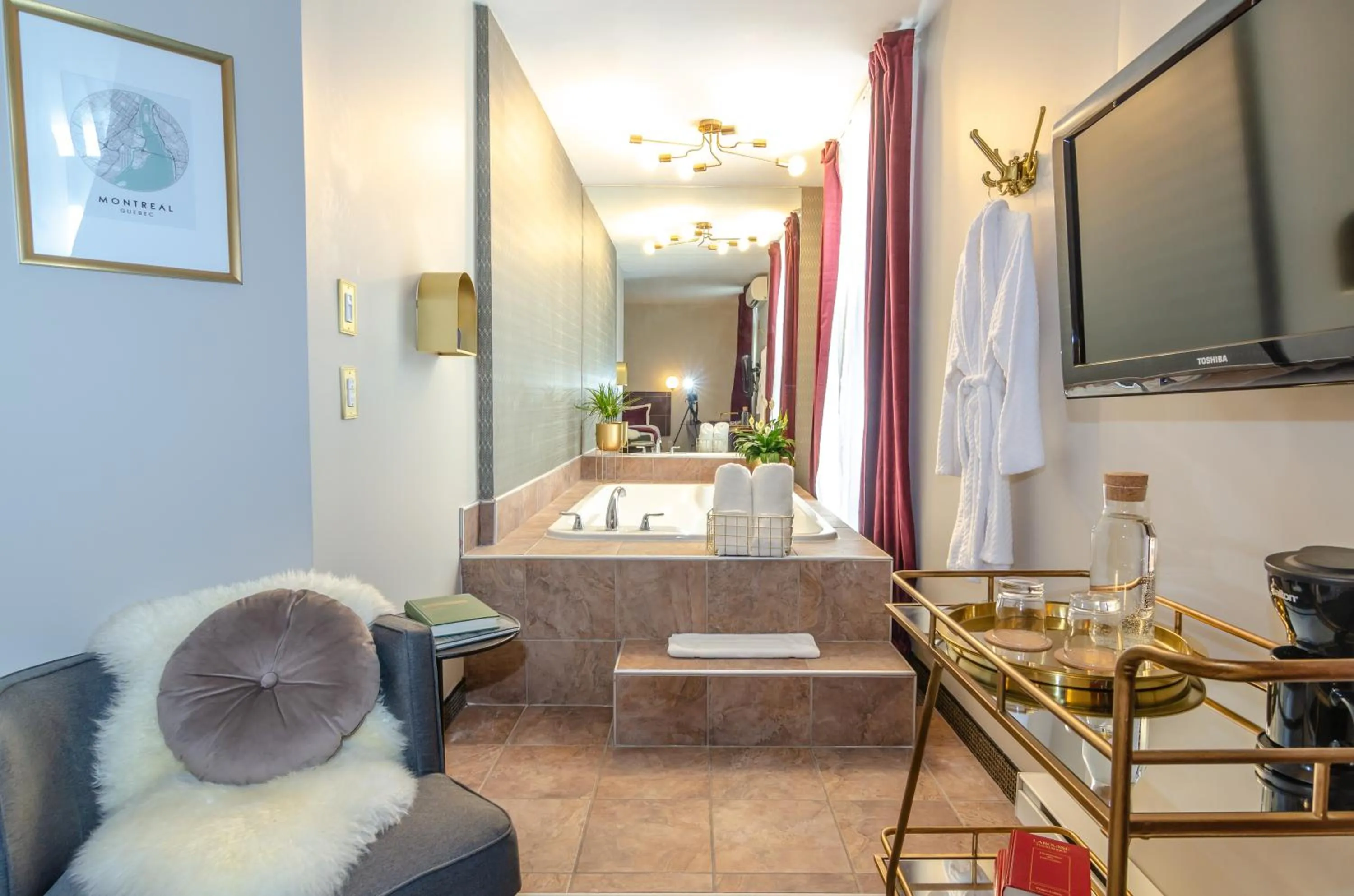 Hot Tub in Maison Cartier Montreal