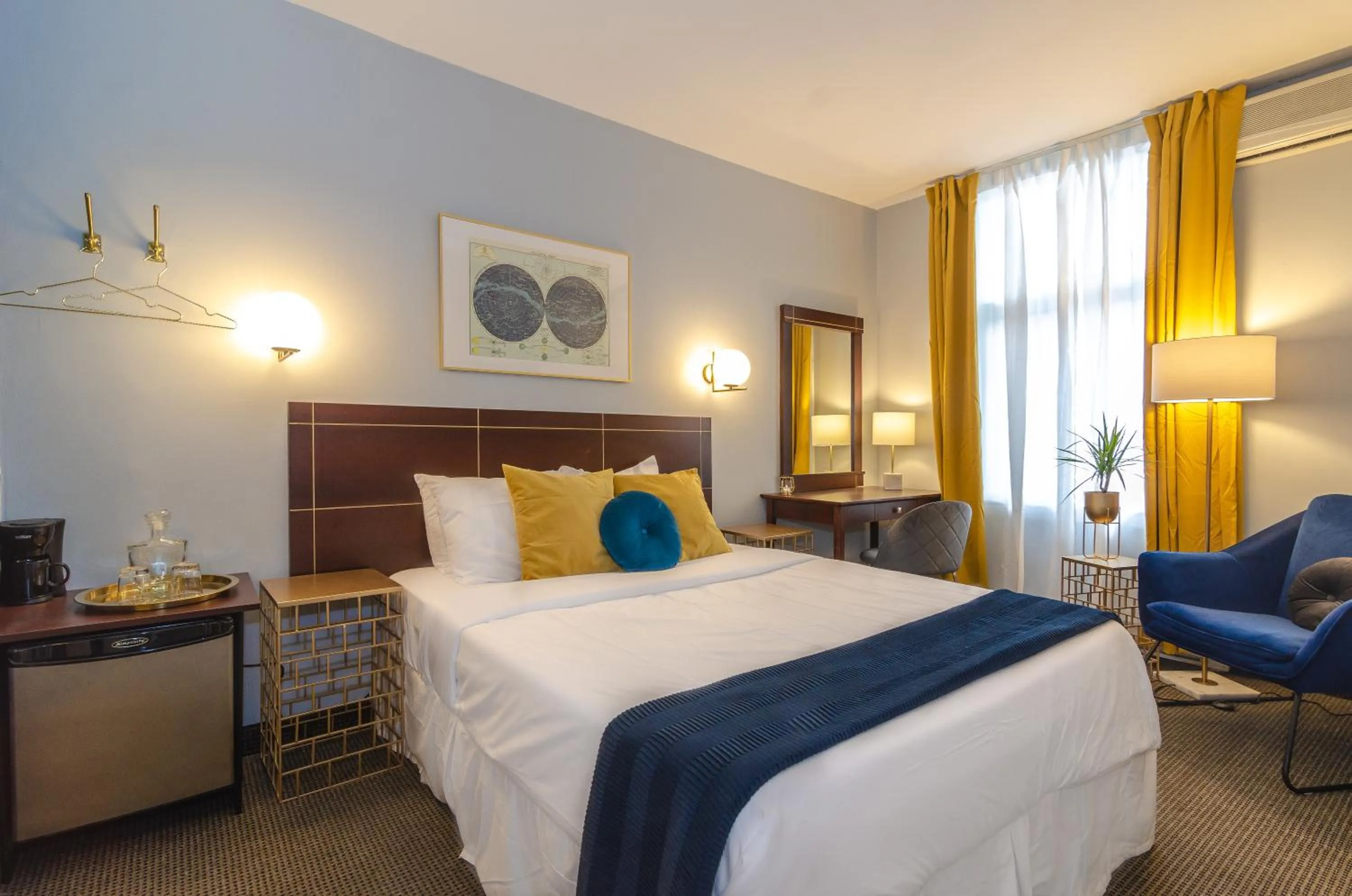 Photo of the whole room in Maison Cartier Montreal