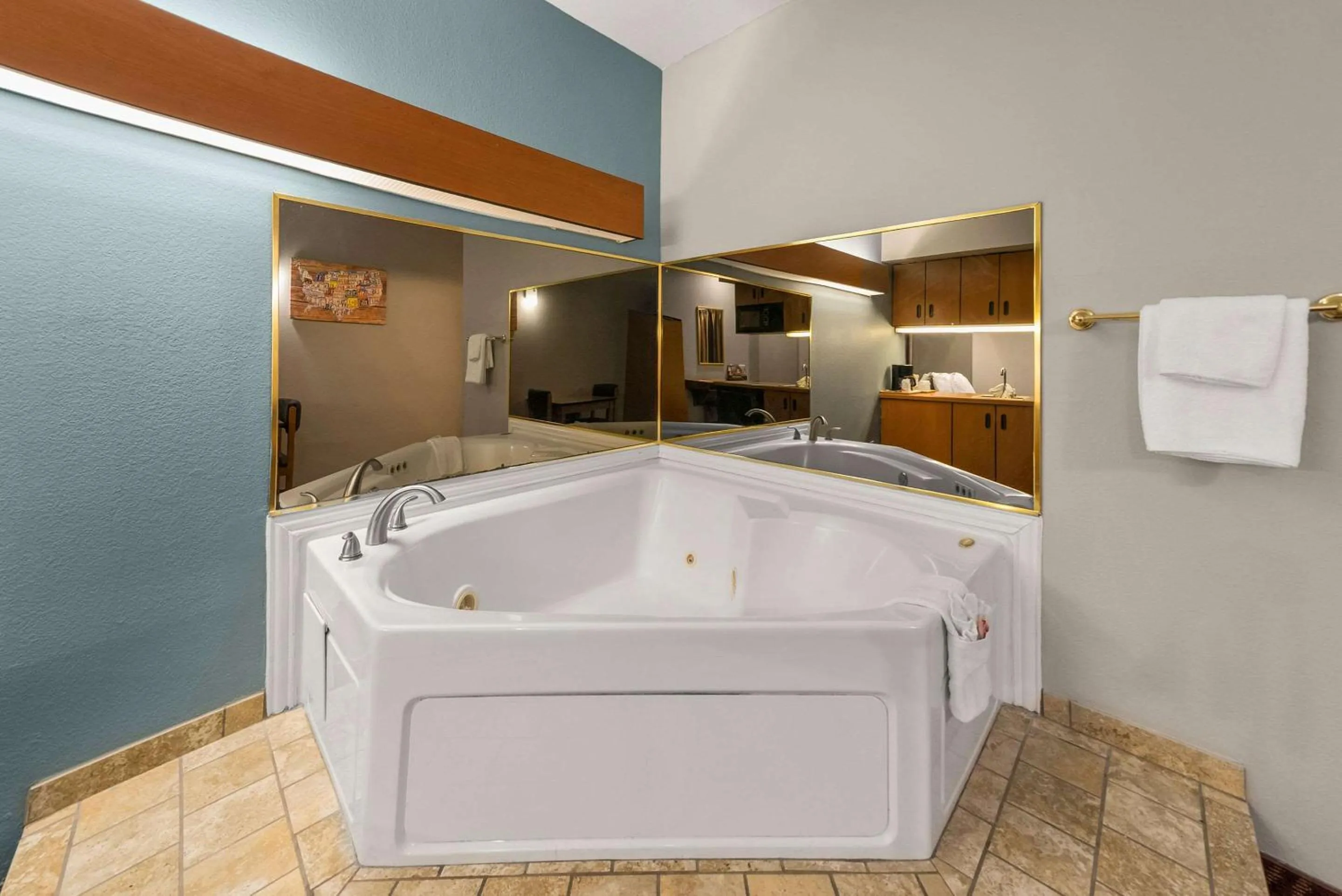 Bedroom in Econo Lodge Inn & Suites Mesquite - Dallas East