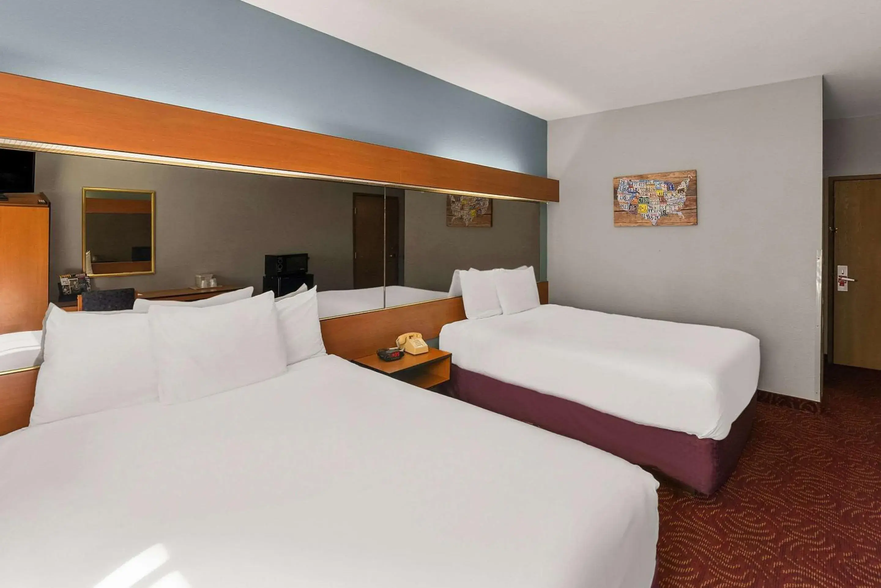 Bedroom, Bed in Econo Lodge Inn & Suites Mesquite - Dallas East