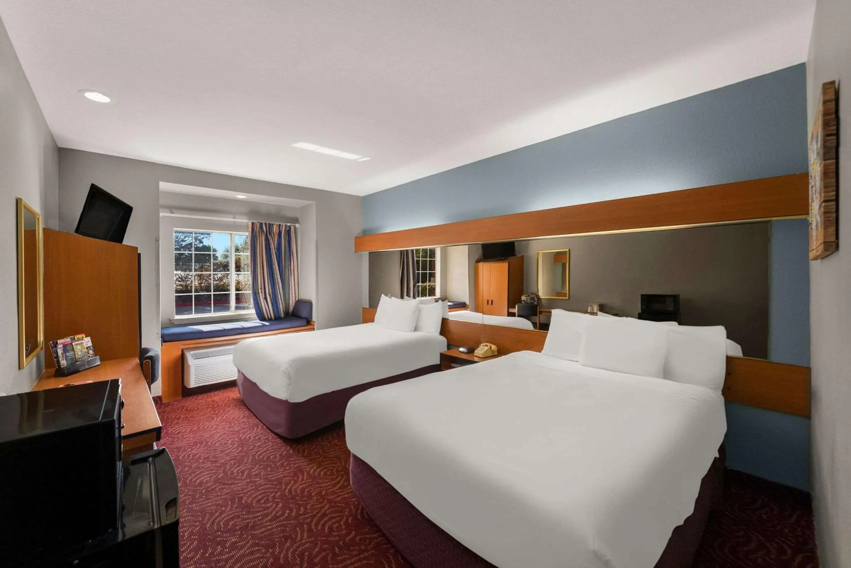 Bedroom, Bed in Econo Lodge Inn & Suites Mesquite - Dallas East