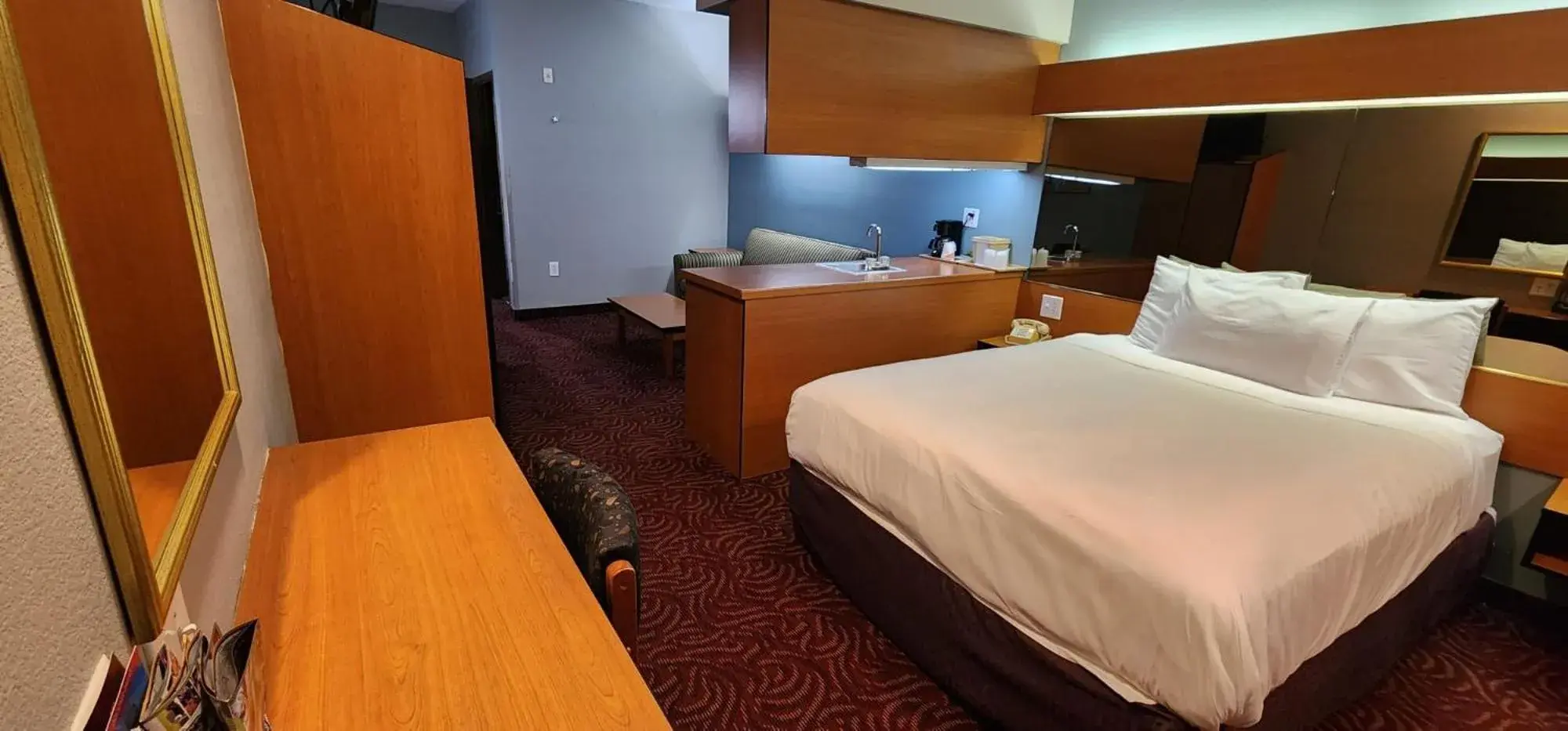 Bed in Econo Lodge Inn & Suites Mesquite - Dallas East