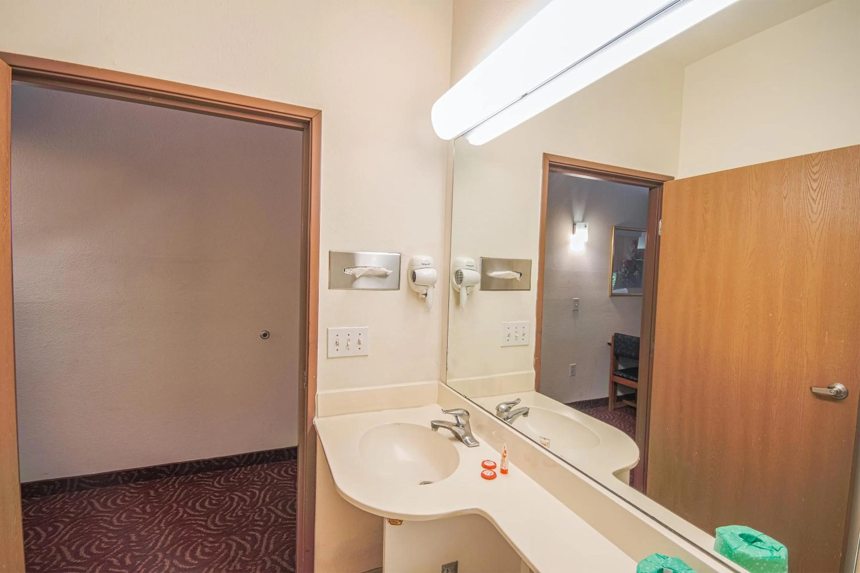 Bathroom in Econo Lodge Inn & Suites Mesquite - Dallas East