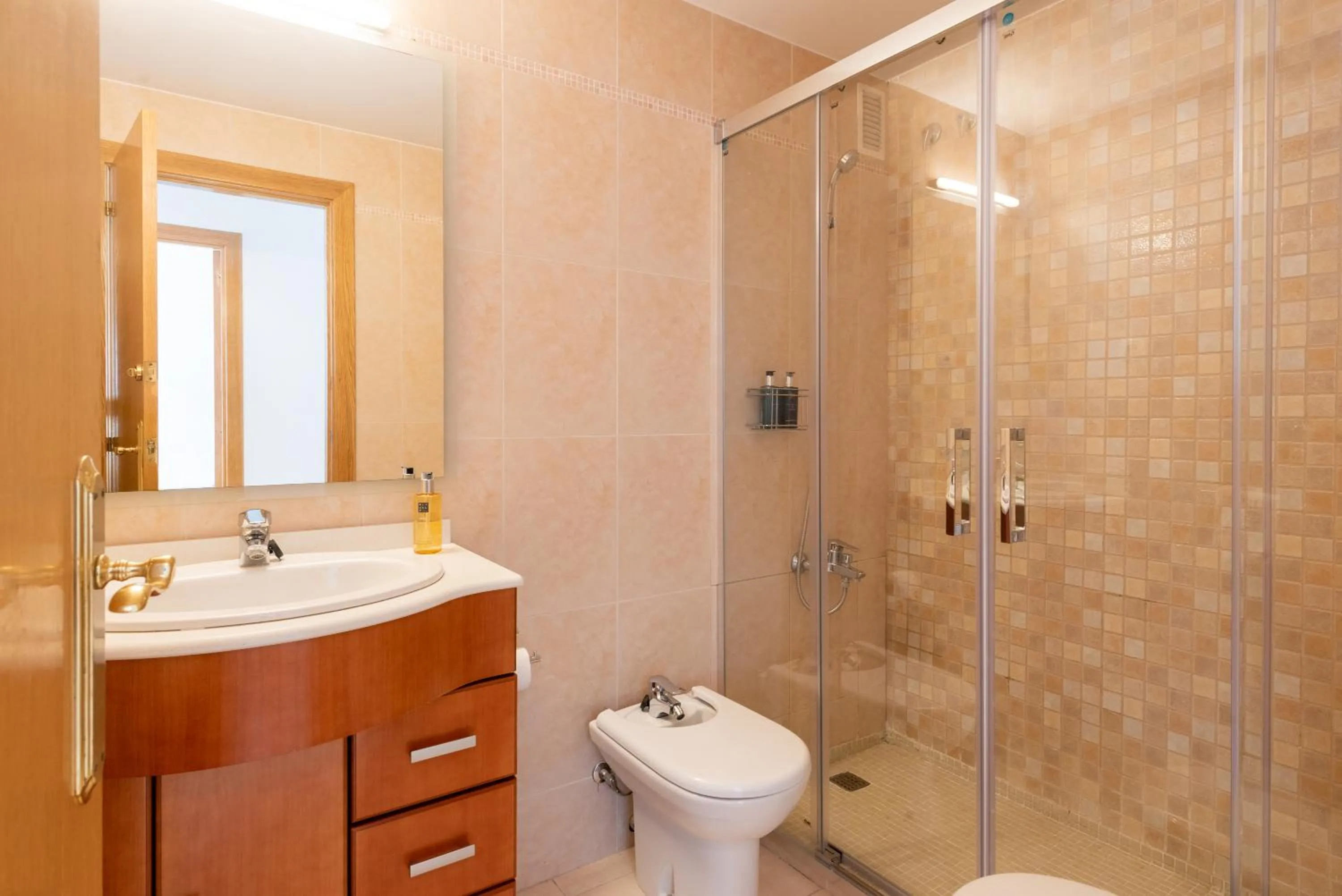 Shower in Petit Luxe Ègara