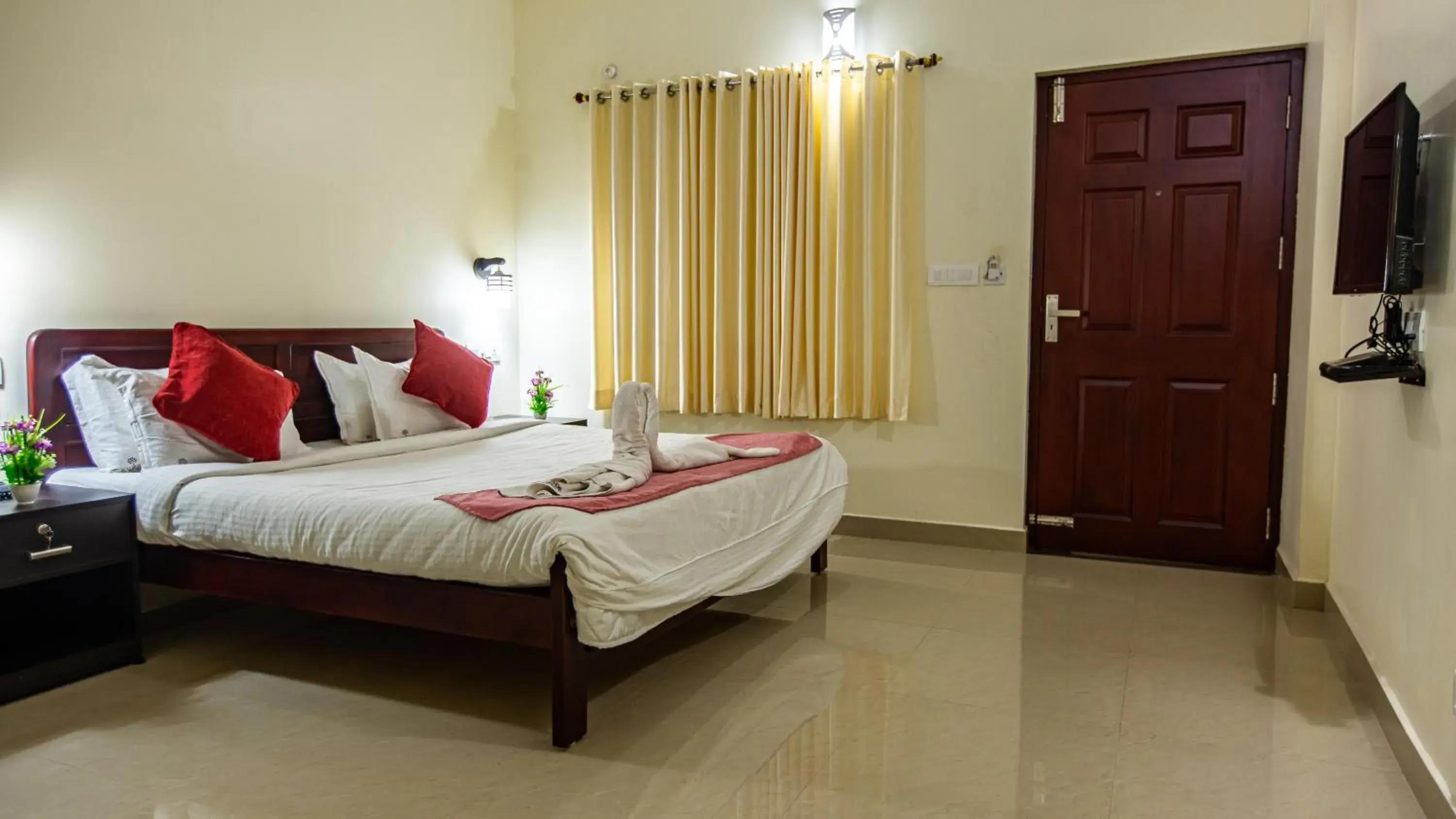 Deluxe Quadruple Room - single occupancy in Woodside residency Deluxe Quadruple Room - single occupancy in Woodside residency