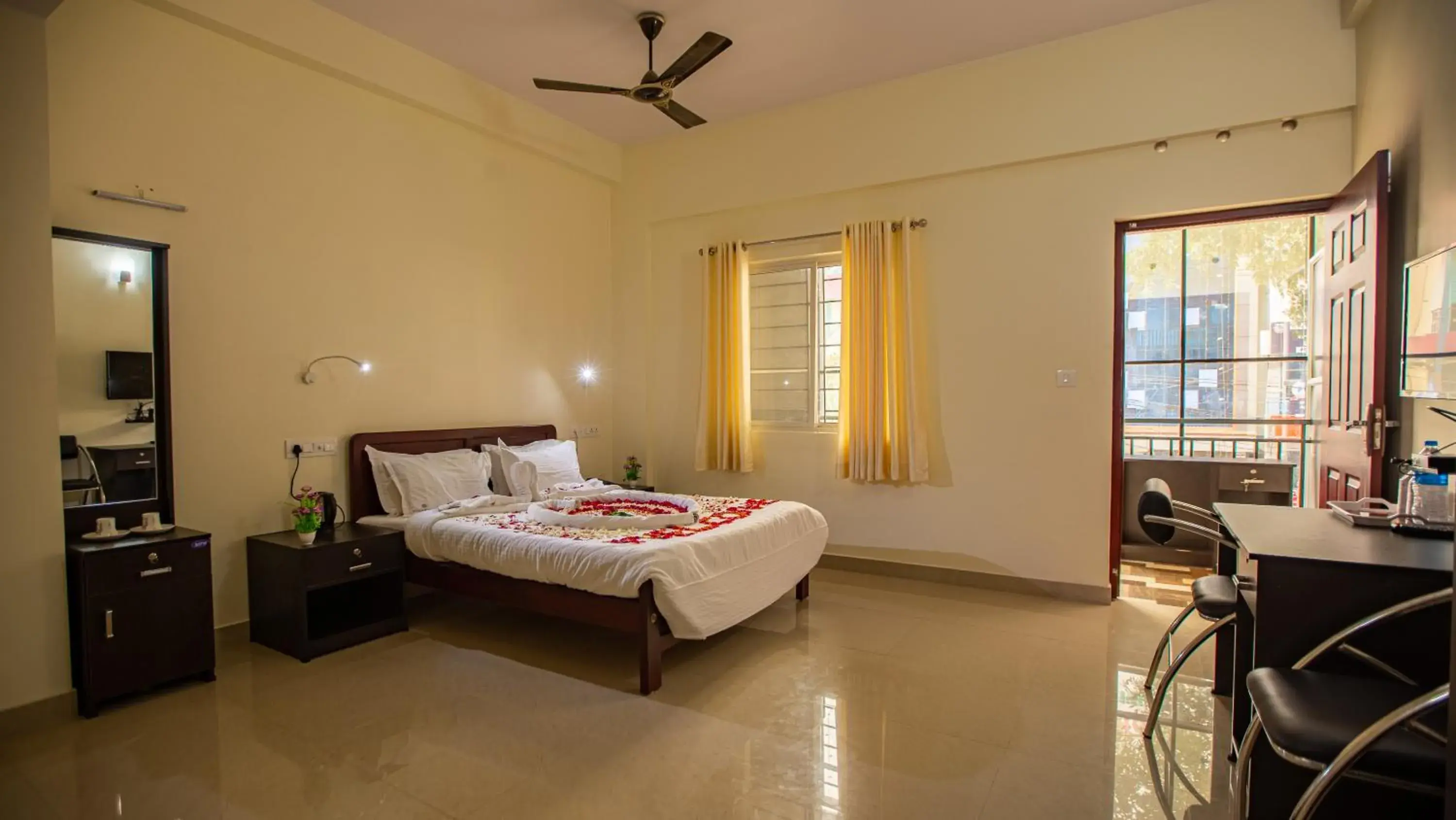 Photo of the whole room, Bed in Woodside residency Photo of the whole room, Bed in Woodside residency