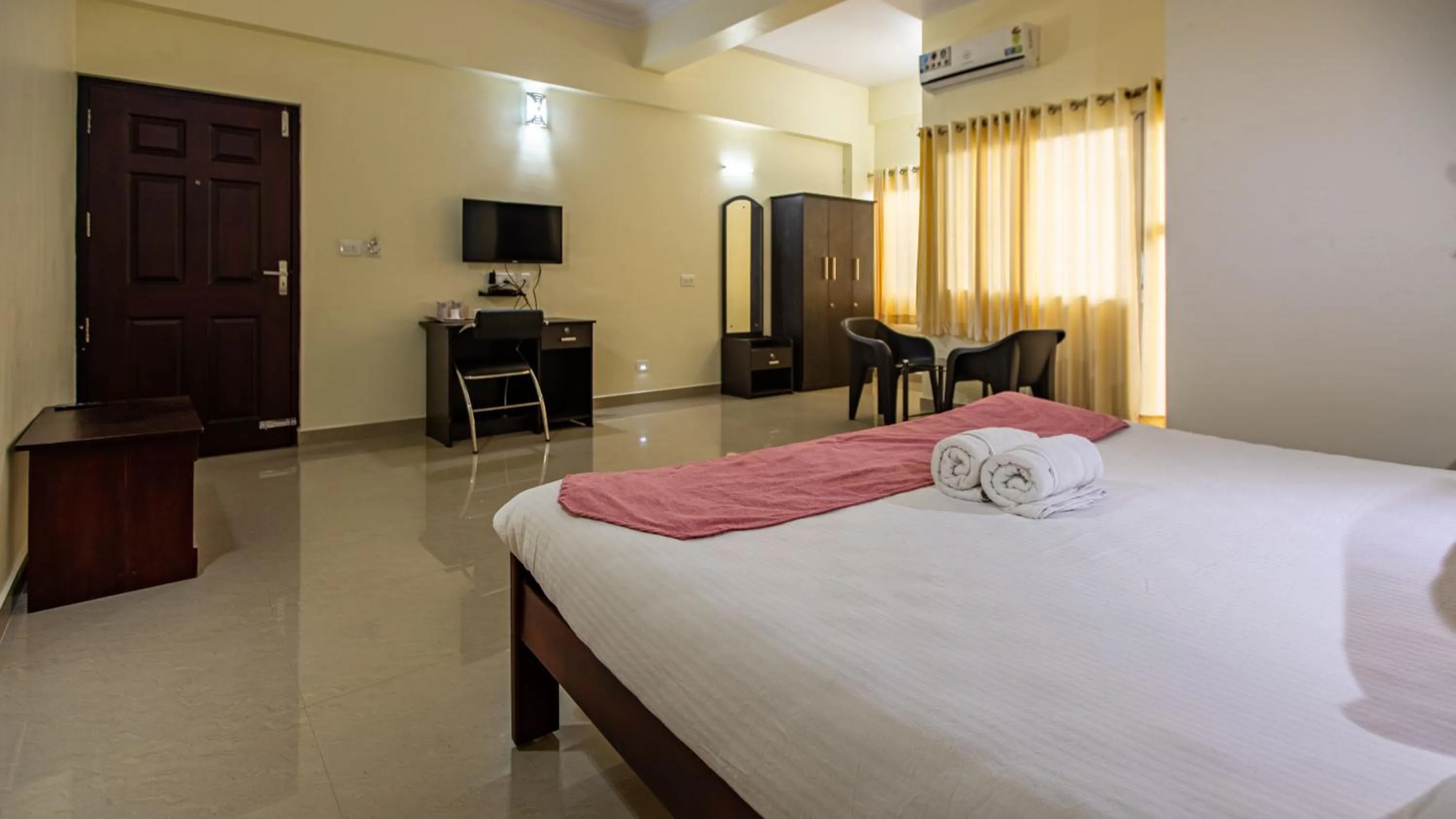 Communal lounge/ TV room in Woodside residency