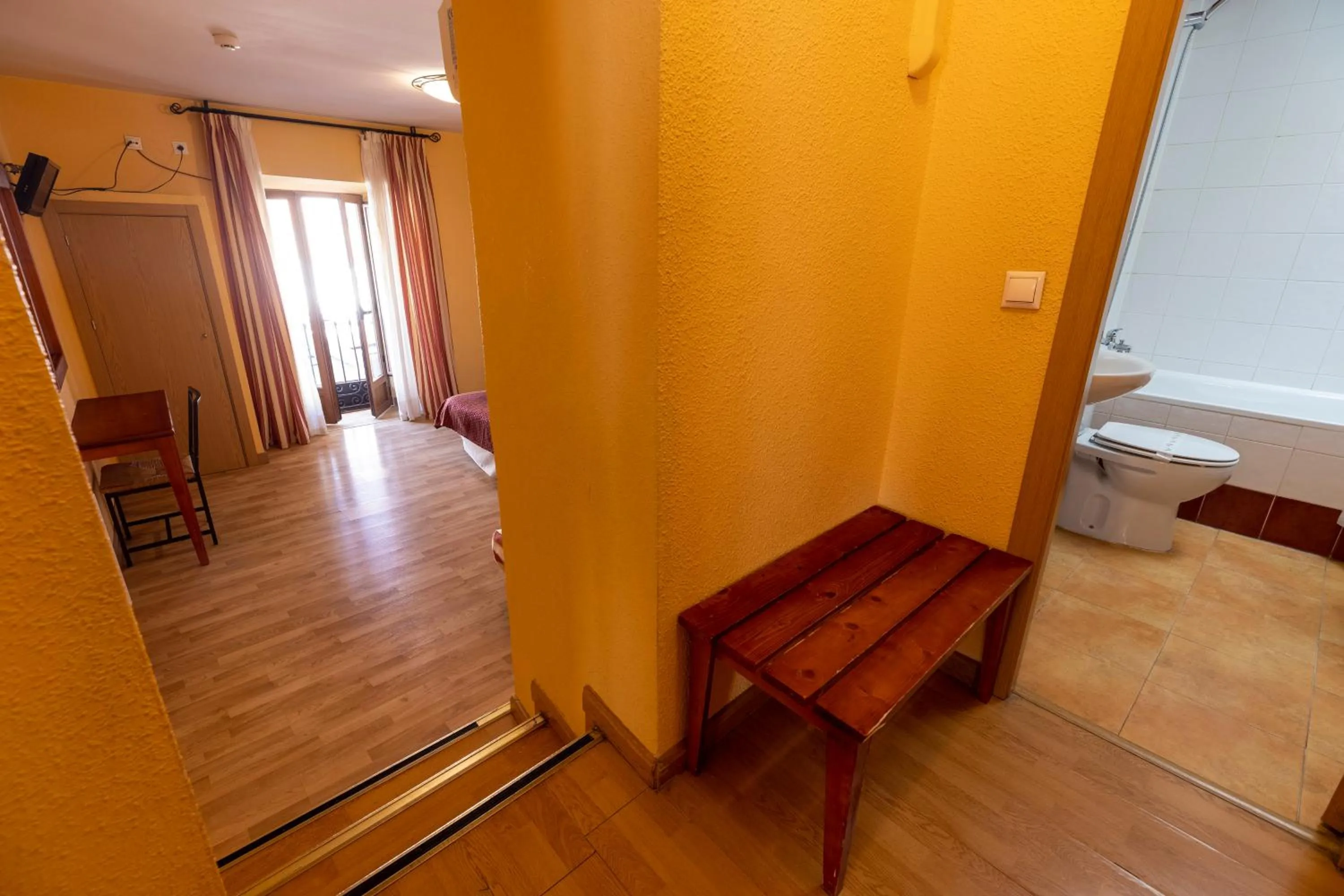 Bed in Hostal Restaurante Puerta del Alcázar