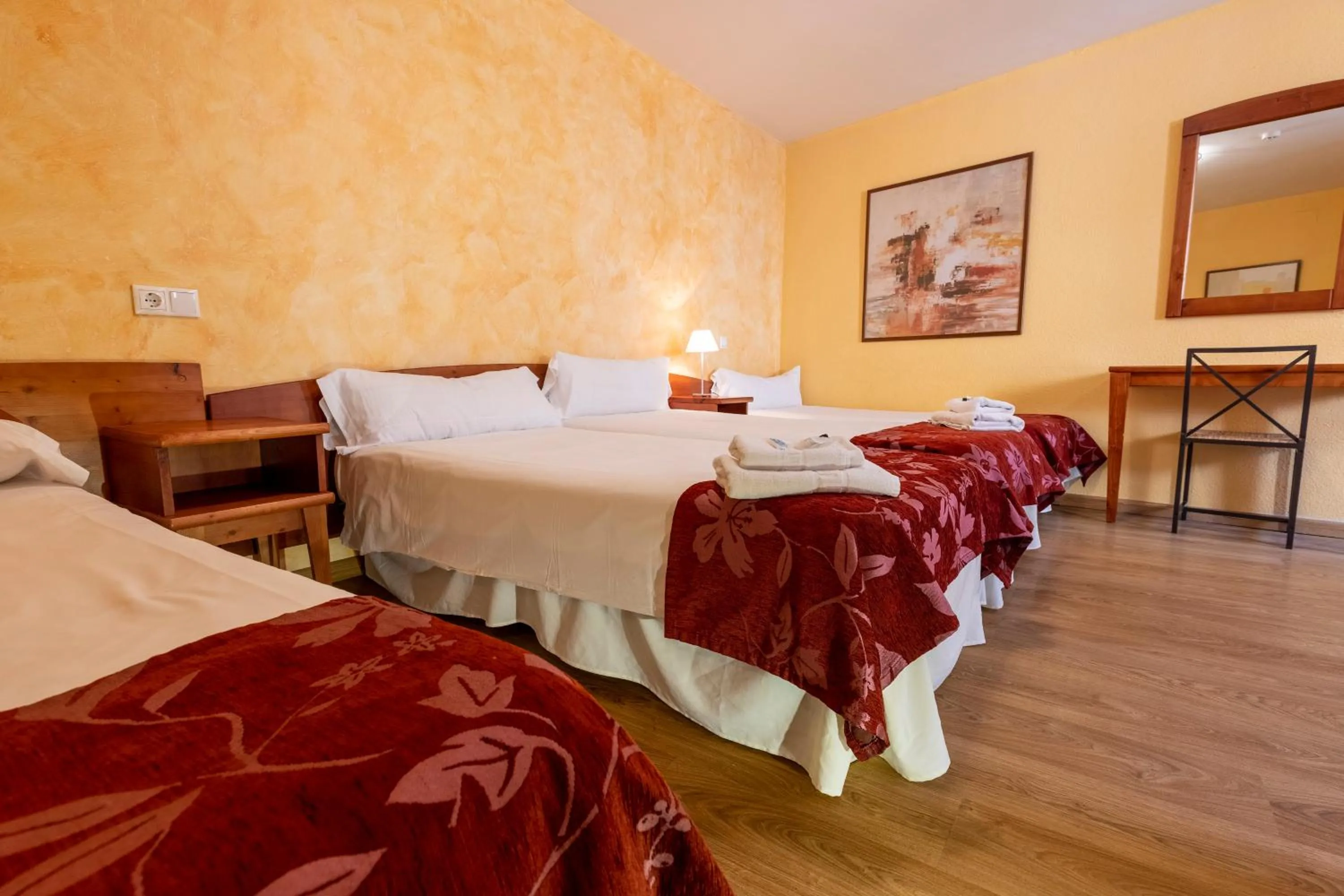 Bed in Hostal Restaurante Puerta del Alcázar