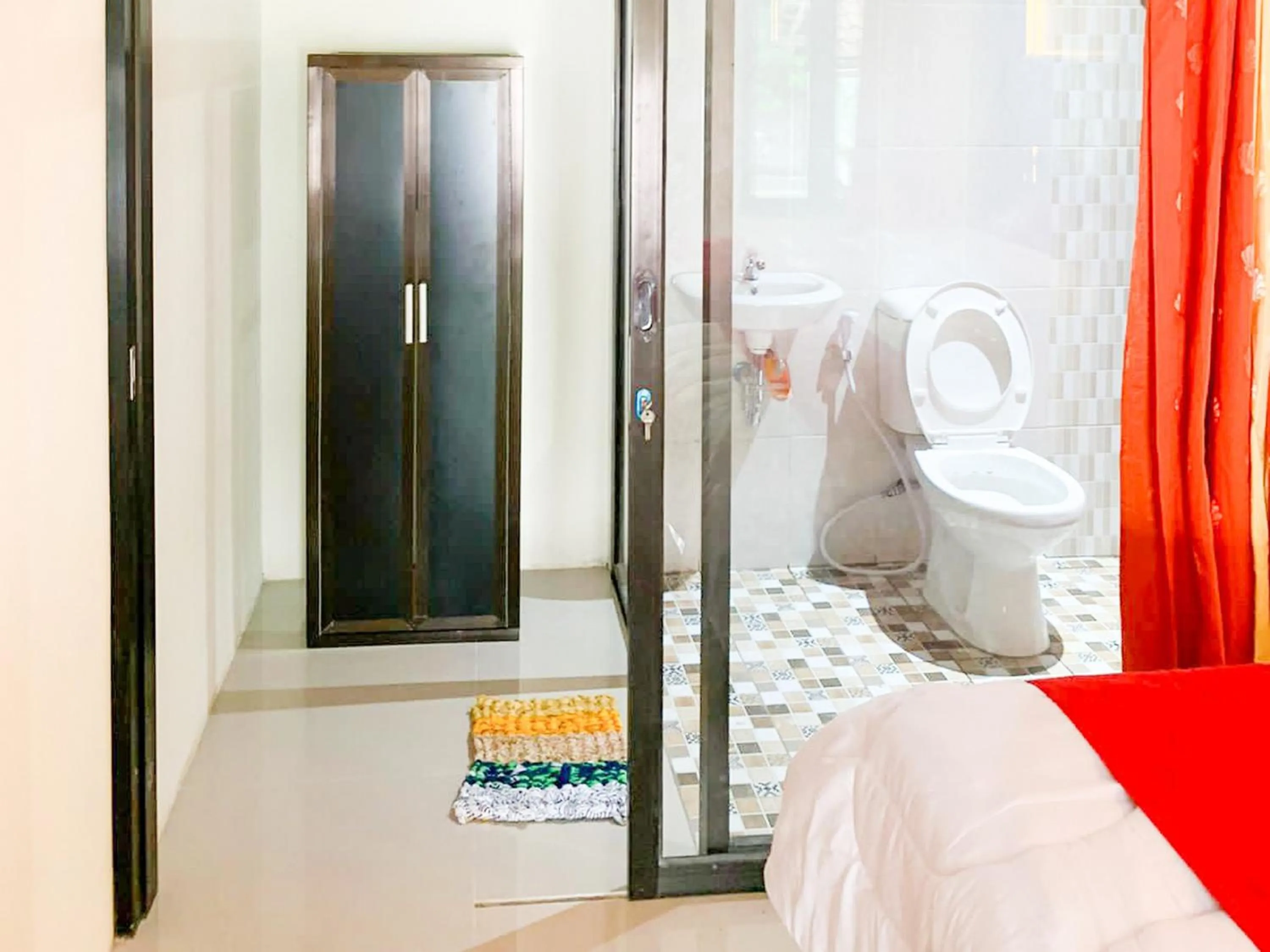 Bathroom, Bed in RedDoorz near Museum Gunung Merapi