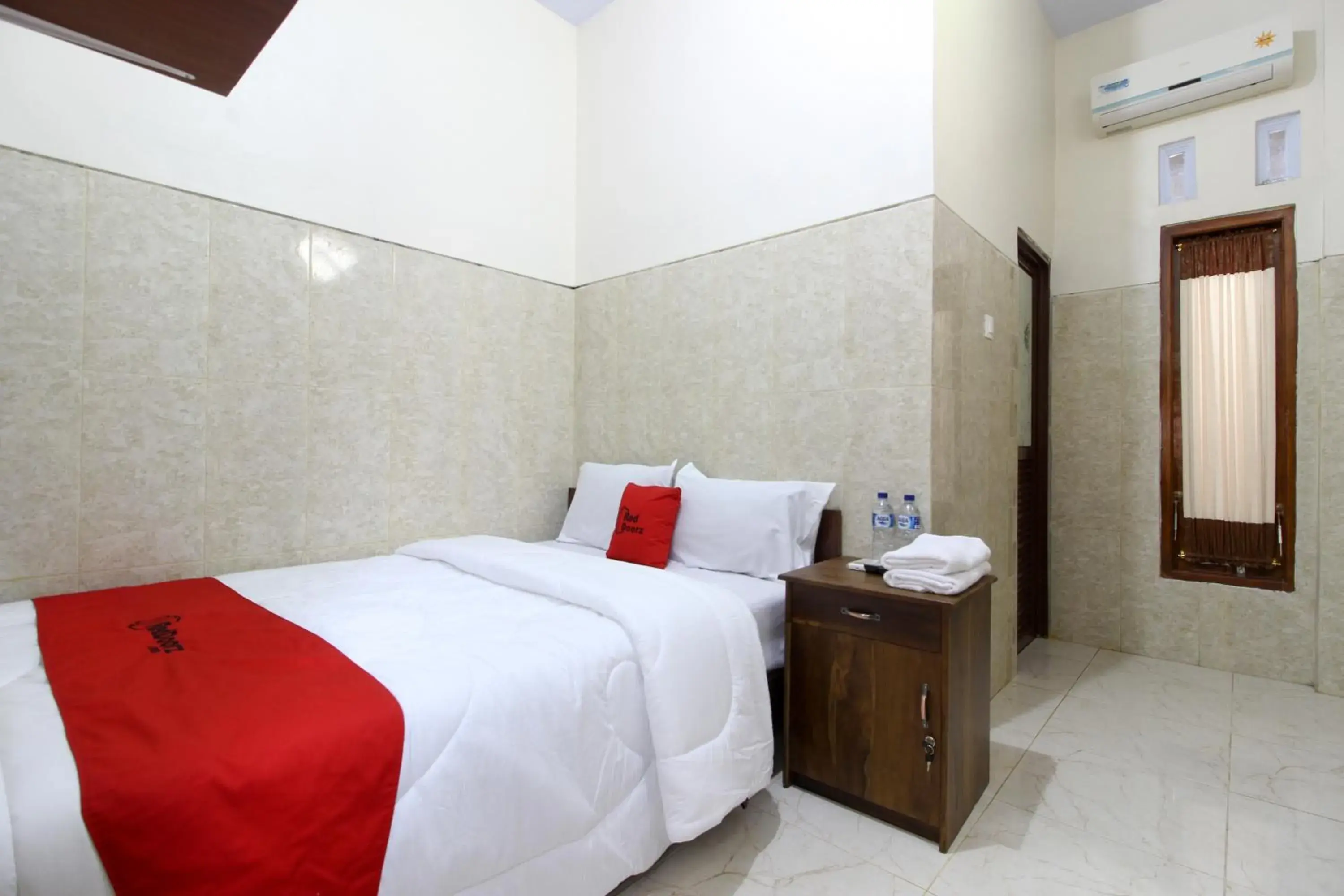 Bedroom, Bed in RedDoorz near Museum Gunung Merapi Bedroom, Bed in RedDoorz near Museum Gunung Merapi