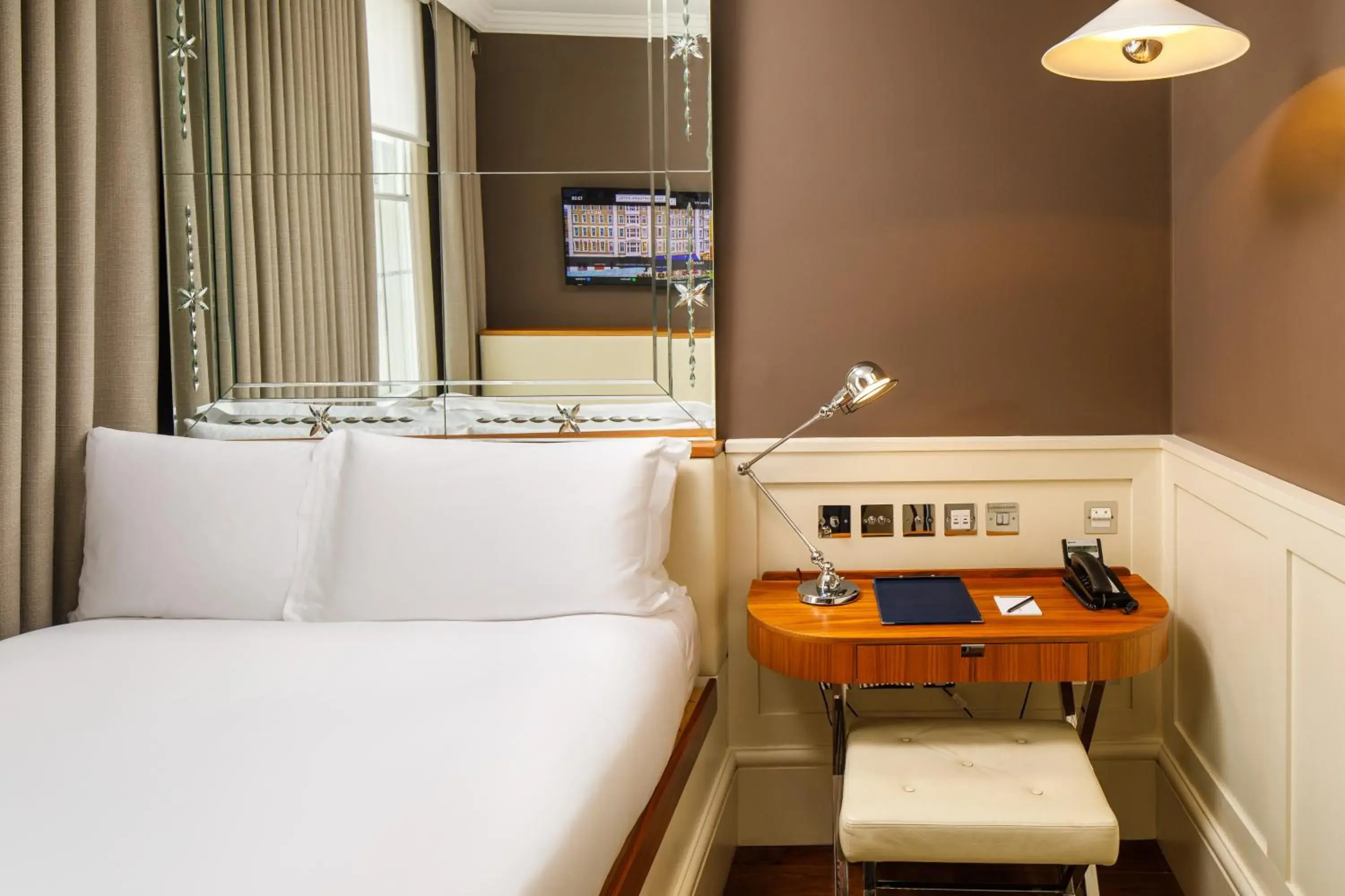 Couchette, Guest room, 1 Double in Kaya Great Northern Hotel, London Couchette, Guest room, 1 Double in Kaya Great Northern Hotel, London