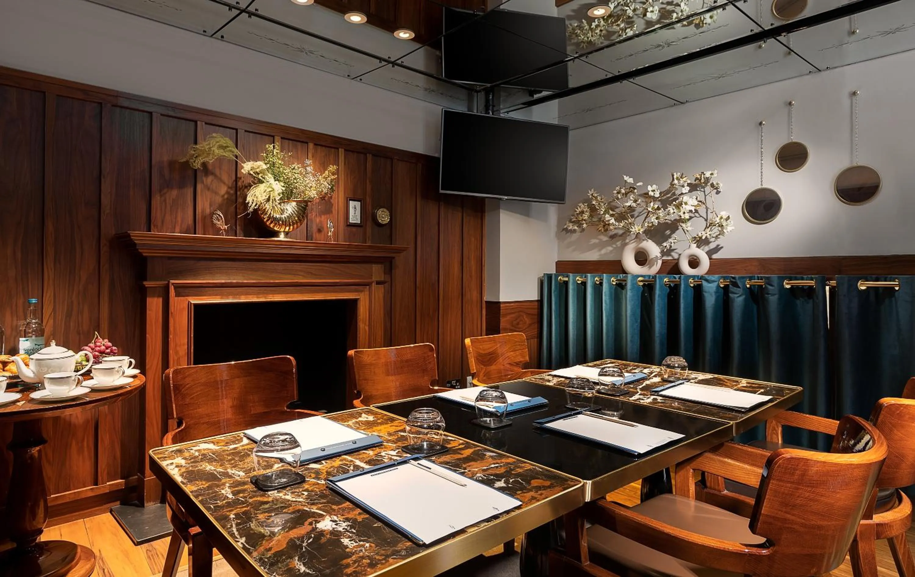 Meeting/conference room in Kaya Great Northern Hotel, London